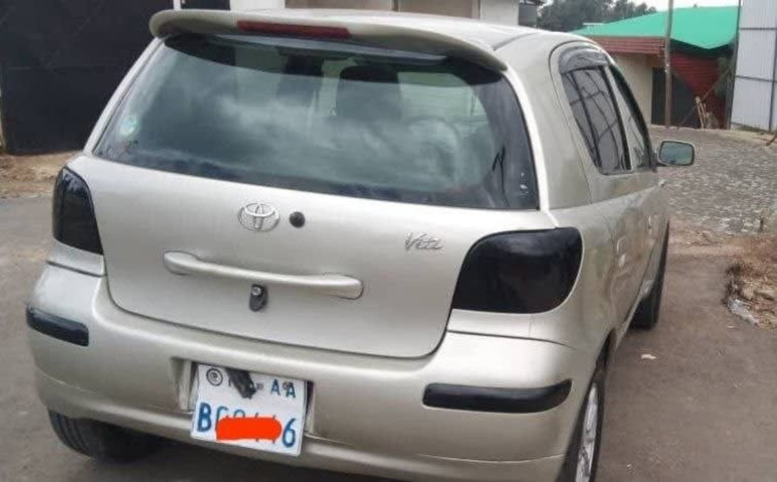 2002 Toyota Vitz โ photo 2
