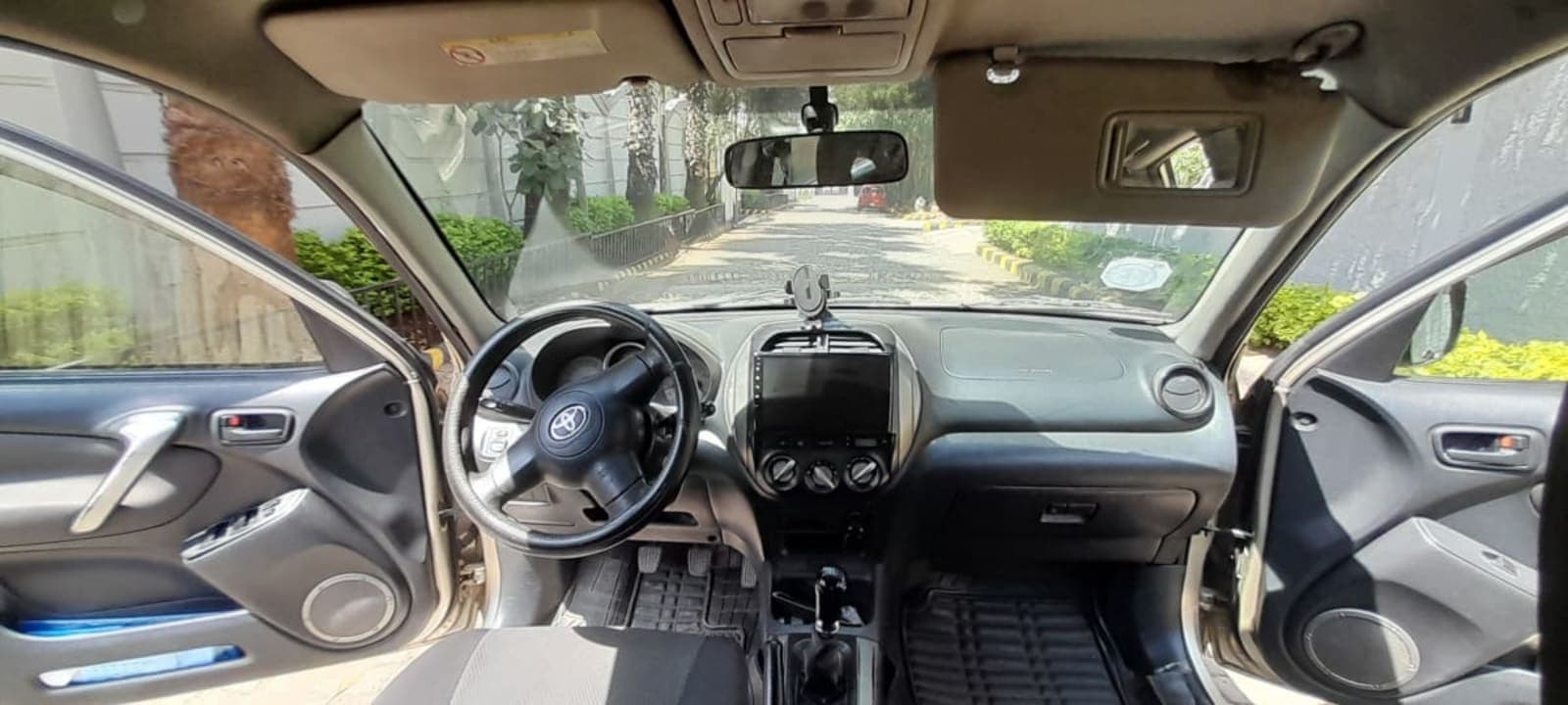 2005 Toyota RAV4 — photo 2