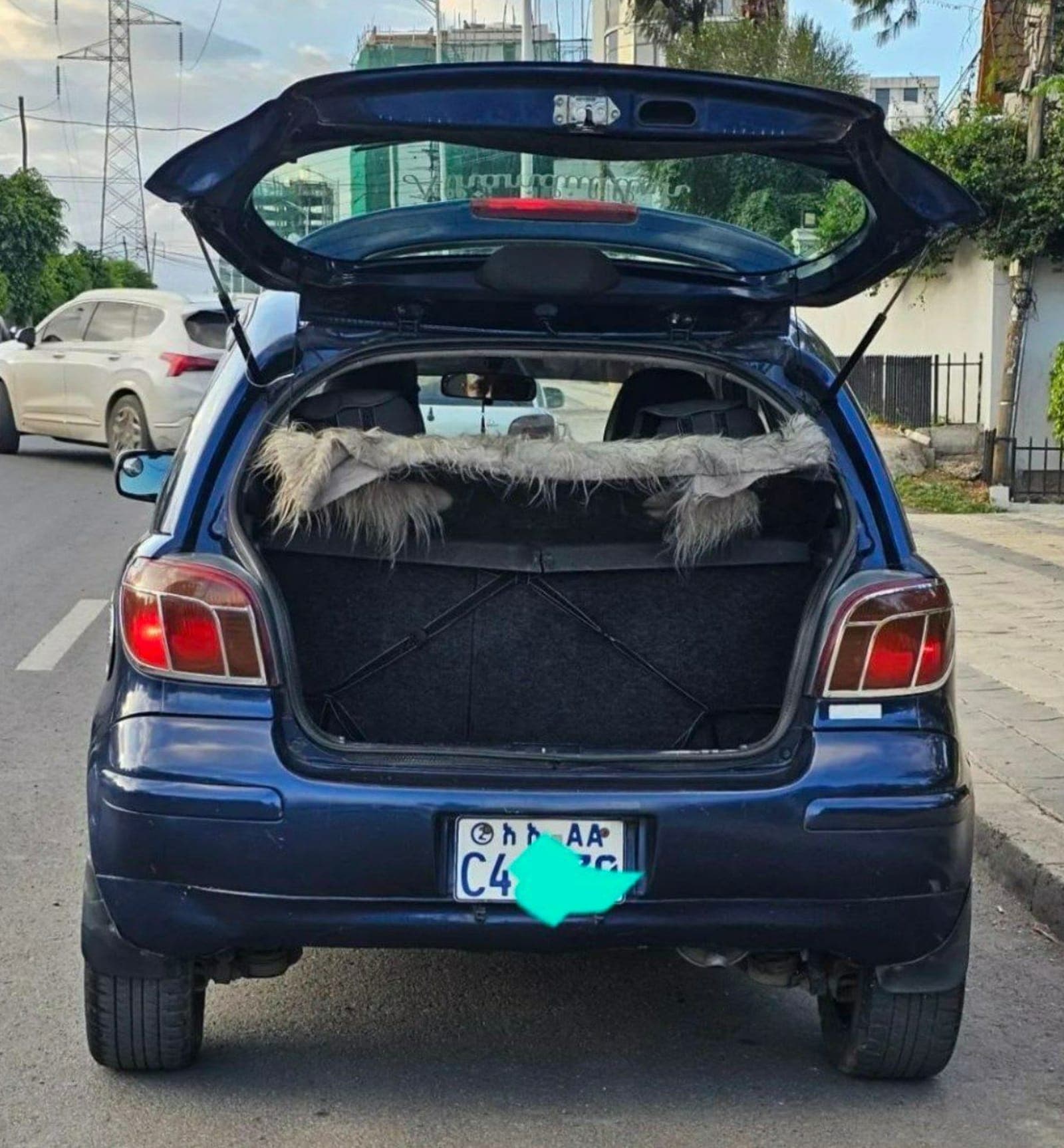 2004 Toyota Vitz — photo 2