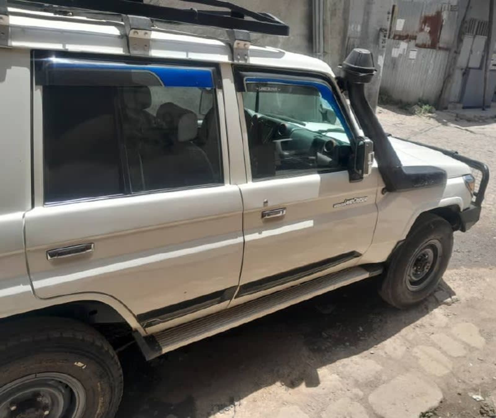 2014 Toyota LandCruiser Mark II — photo 2