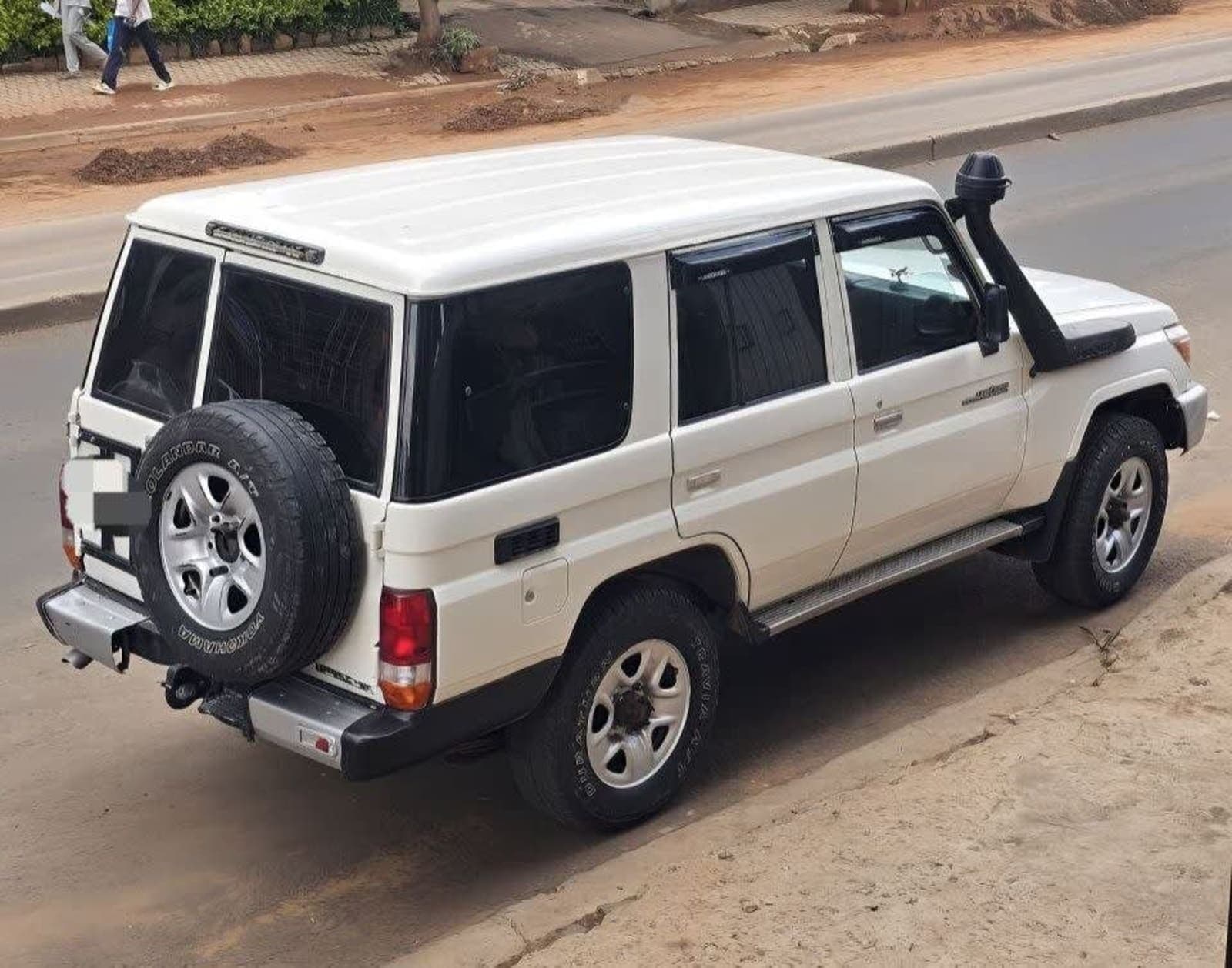 2012 Toyota LandCruiser Mark II — photo 3