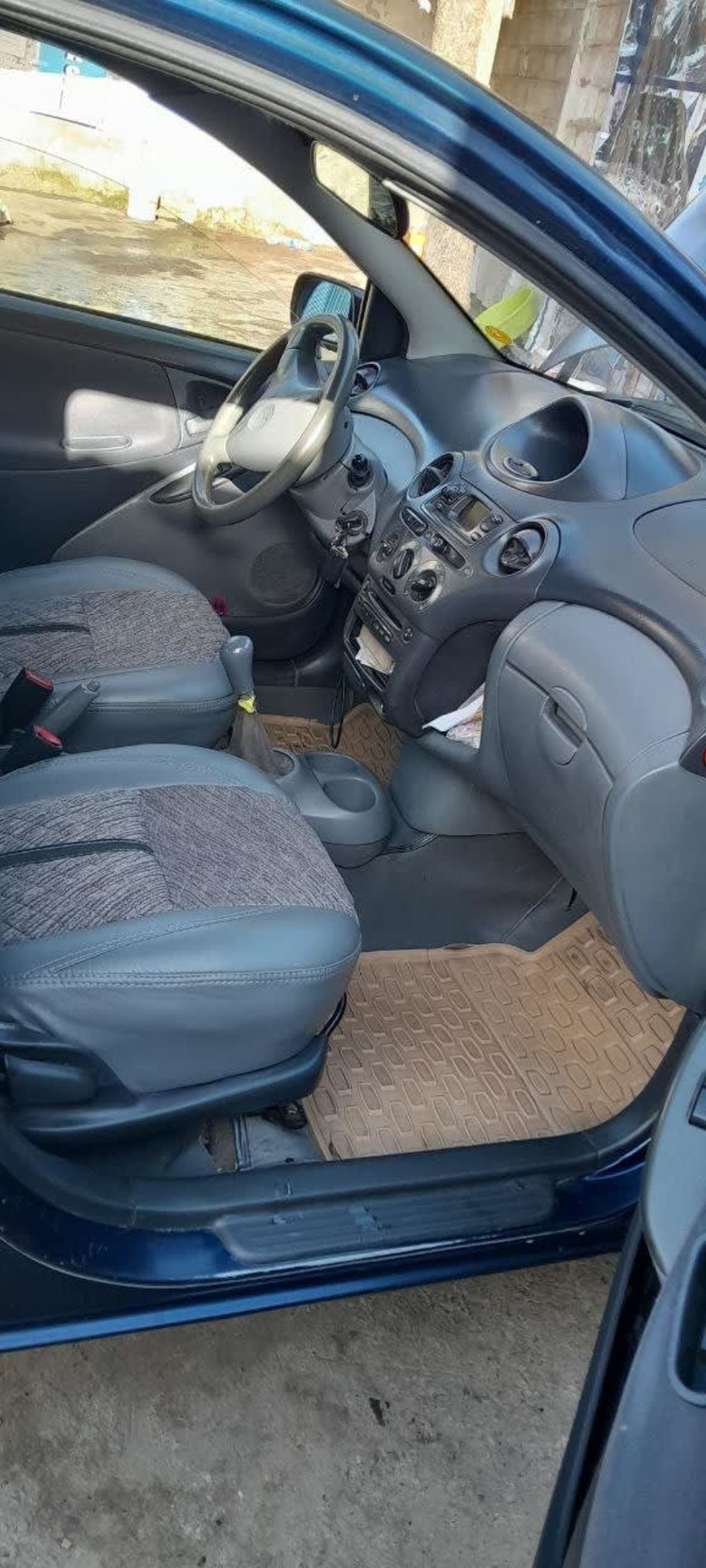 2001 Toyota Vitz Yaris — photo 6