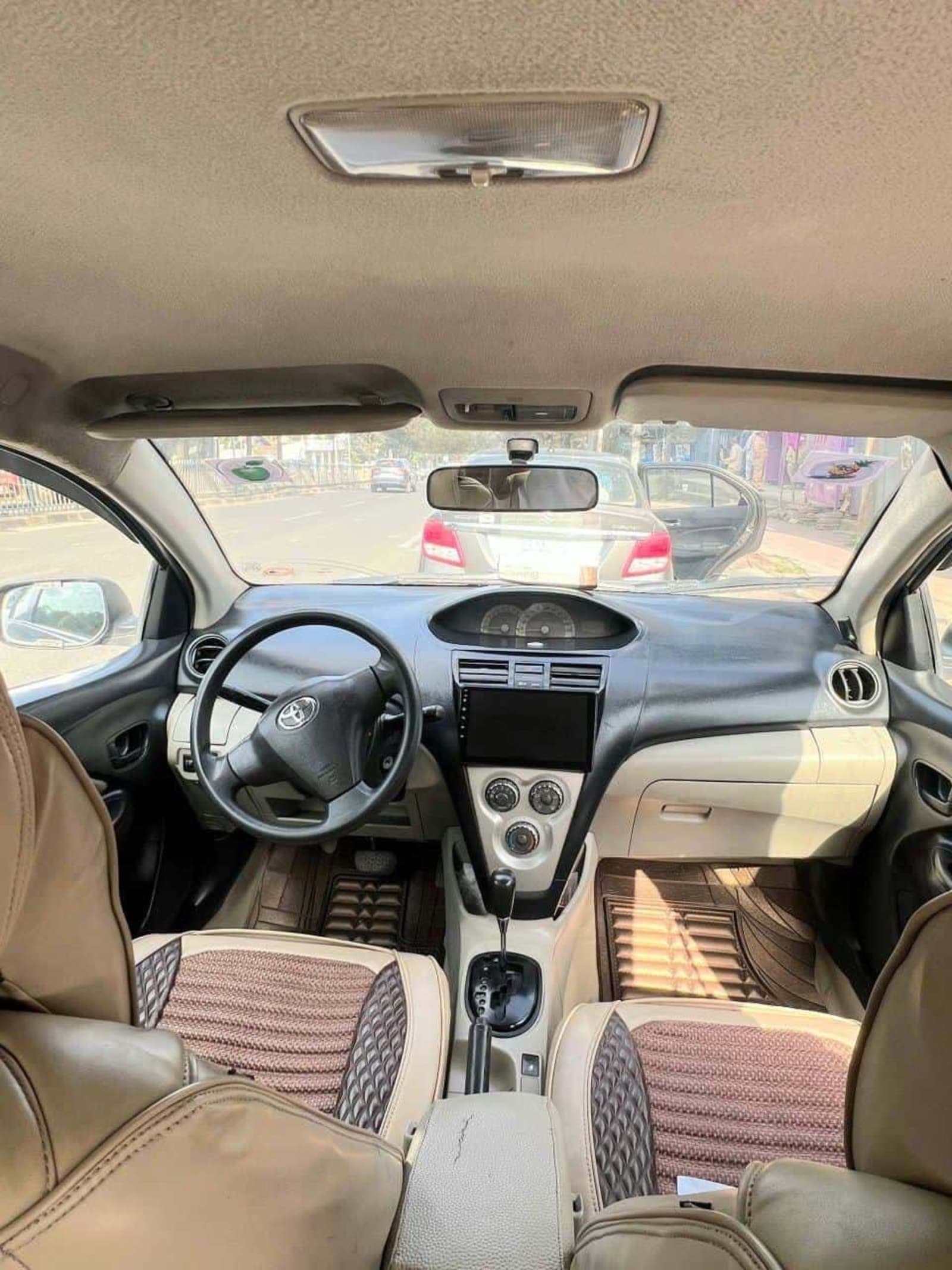 2008 Toyota Yaris Sedan — photo 2