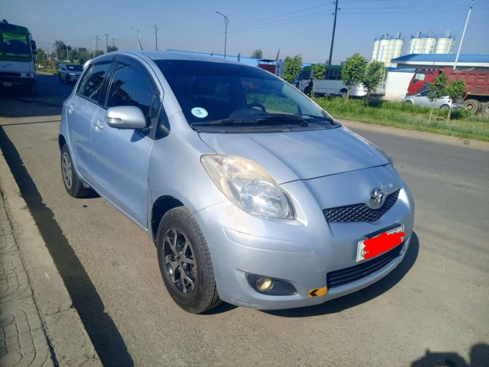 2011 Toyota Yaris Compact — photo 6
