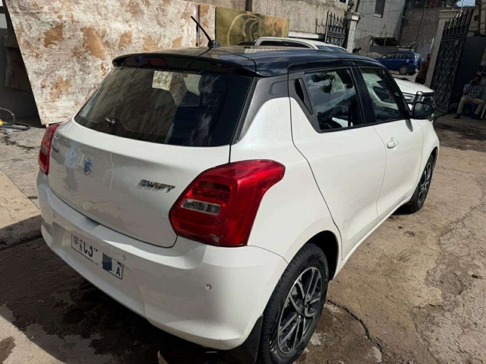 2022 Suzuki Swift — photo 2