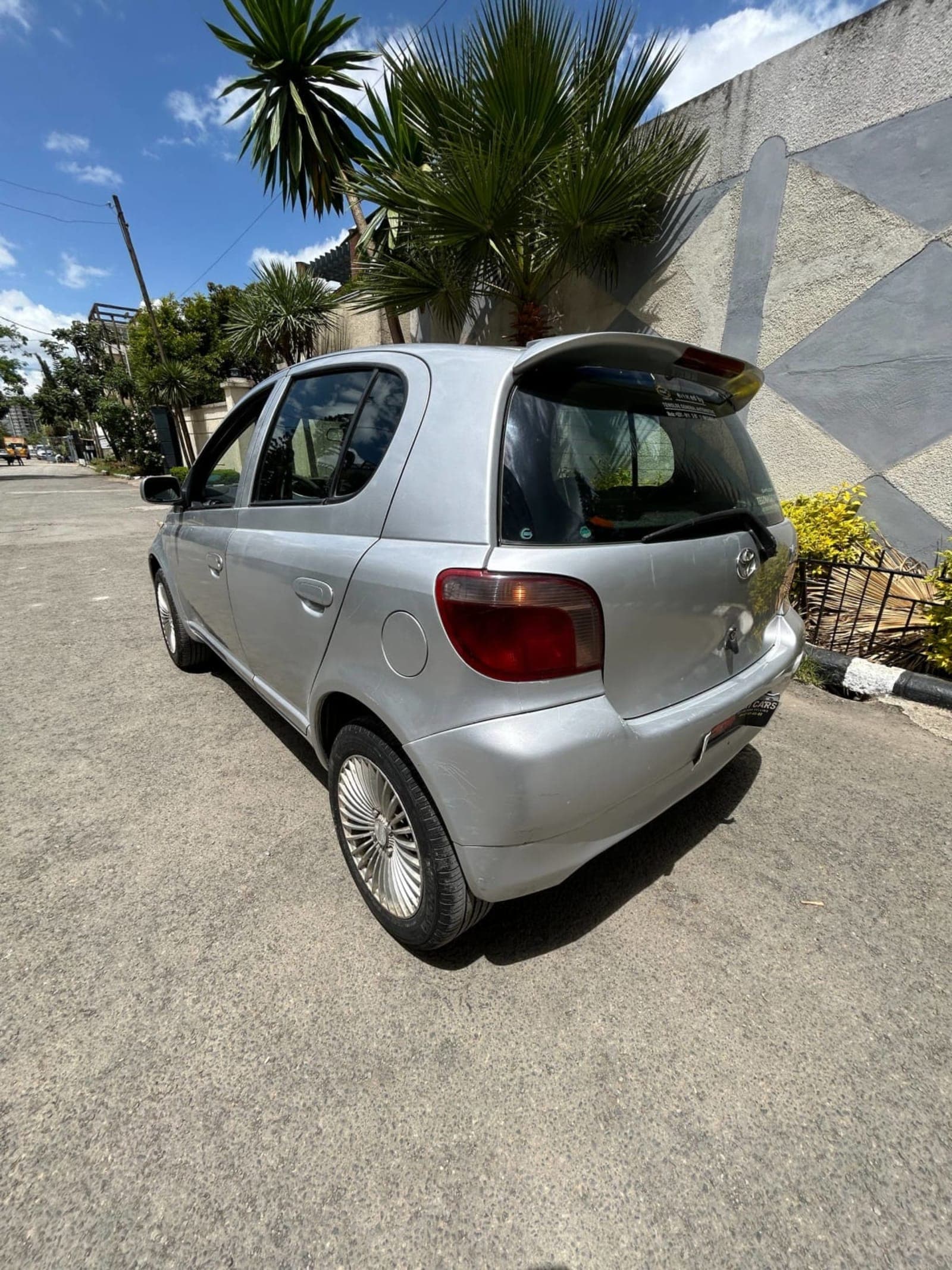 2001 Toyota Vitz — photo 2