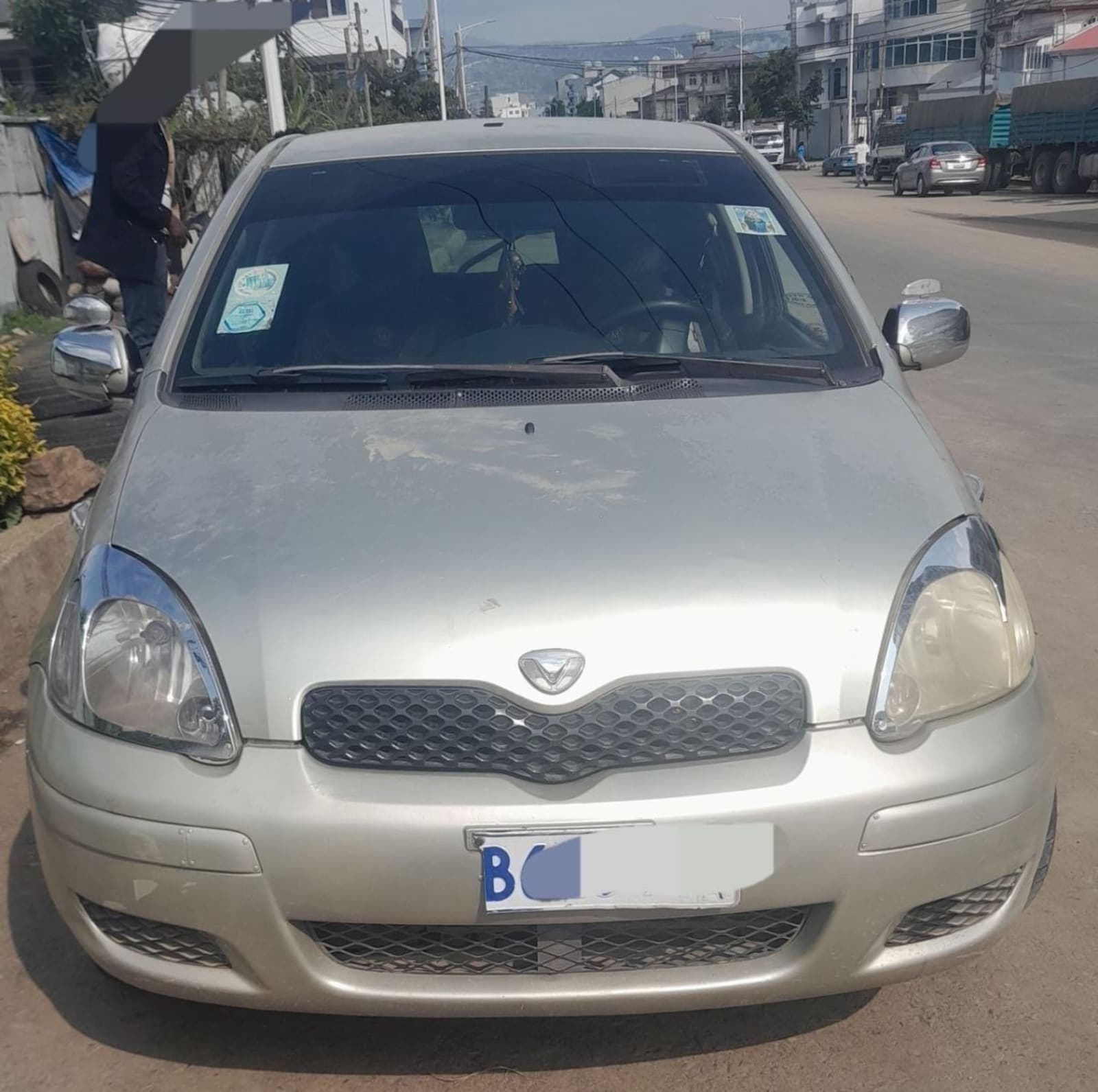 2004 Toyota Vitz