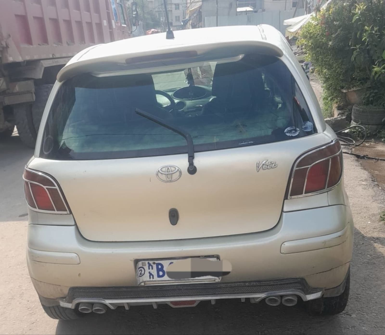 2004 Toyota Vitz — photo 2
