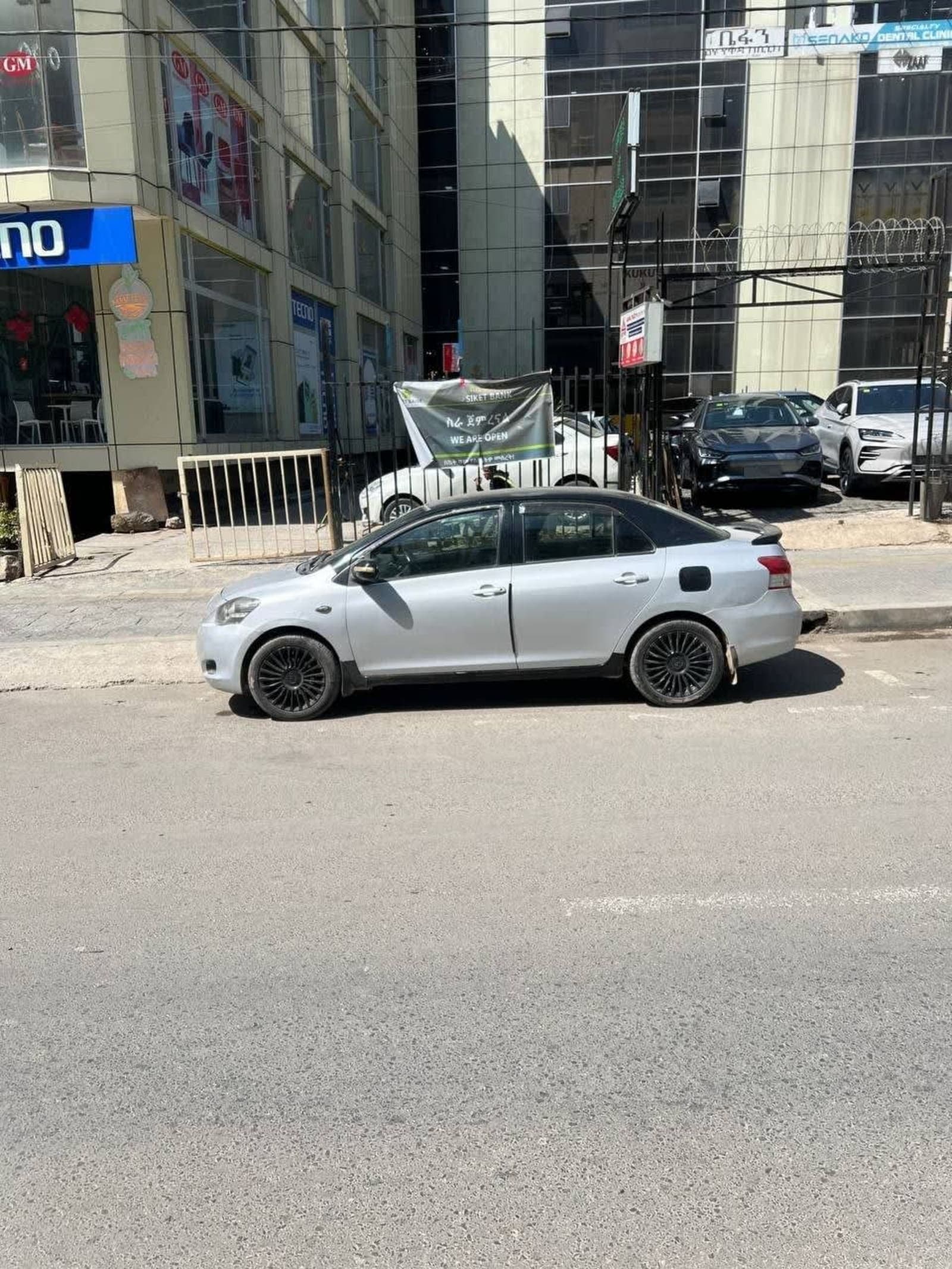 2008 Toyota Yaris Belta — photo 2