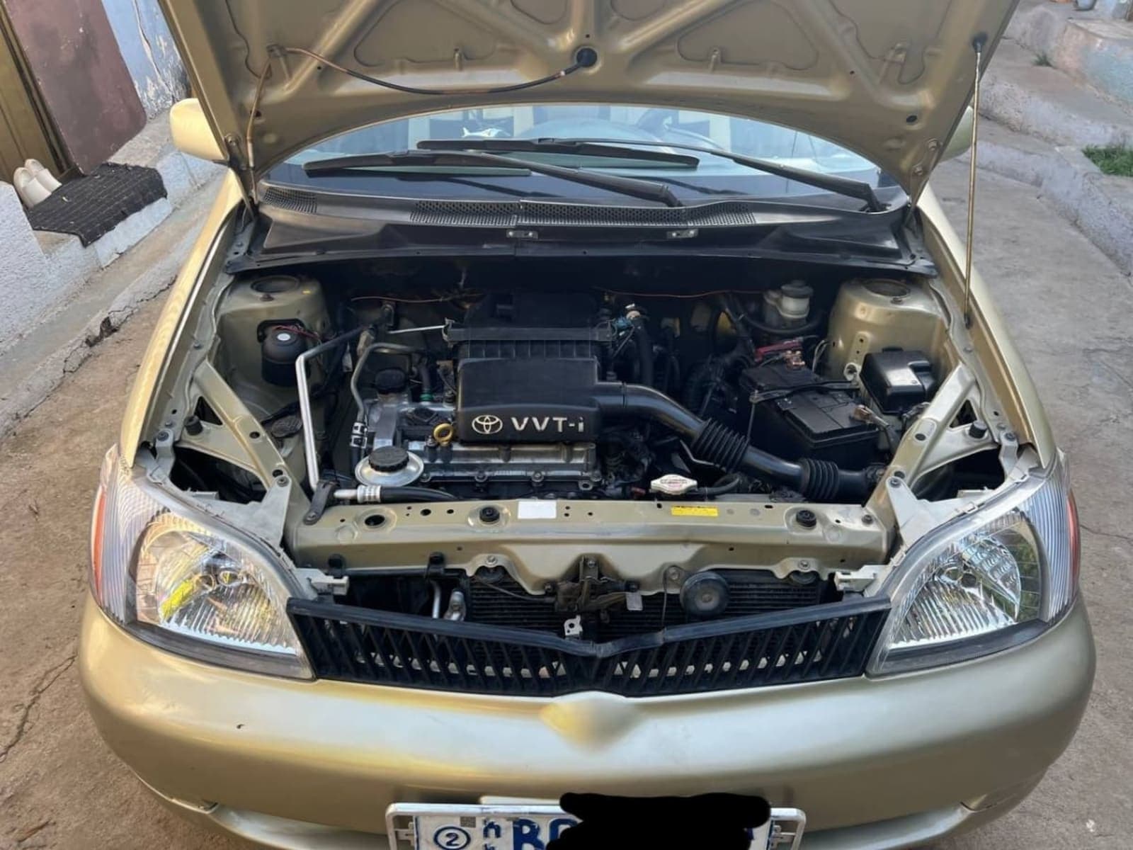 2001 Toyota Platz — photo 2