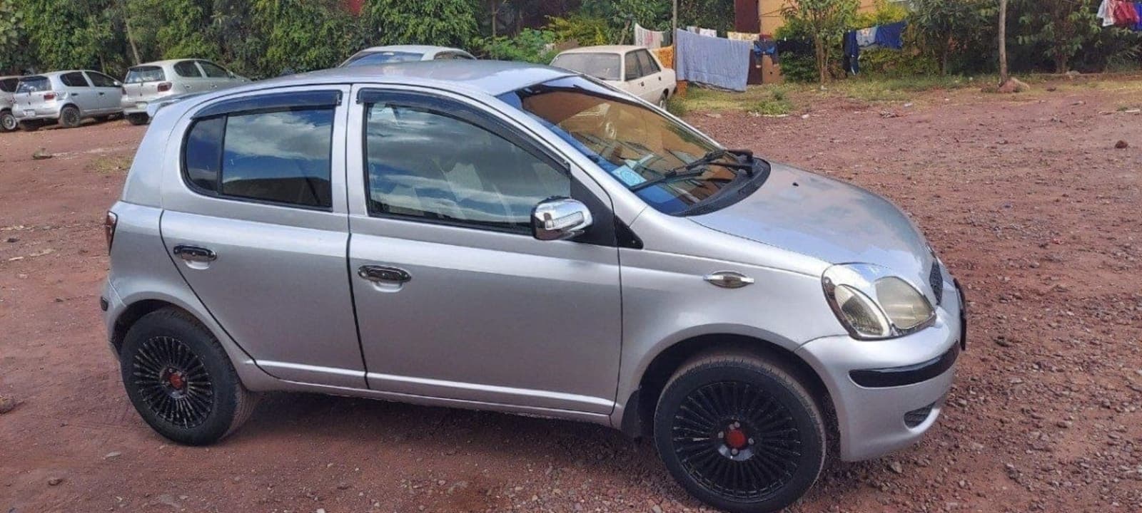 2004 Toyota Vitz — photo 2