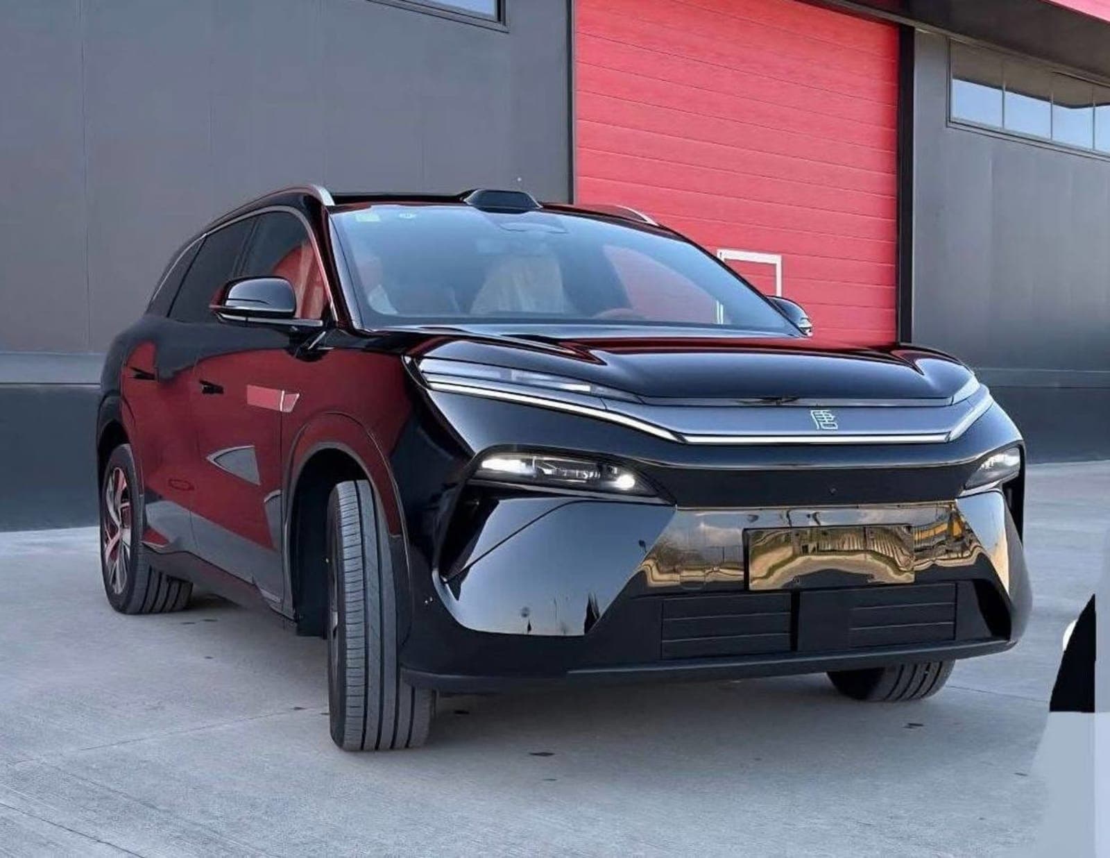 2025 BYD TANG L EV — photo 2