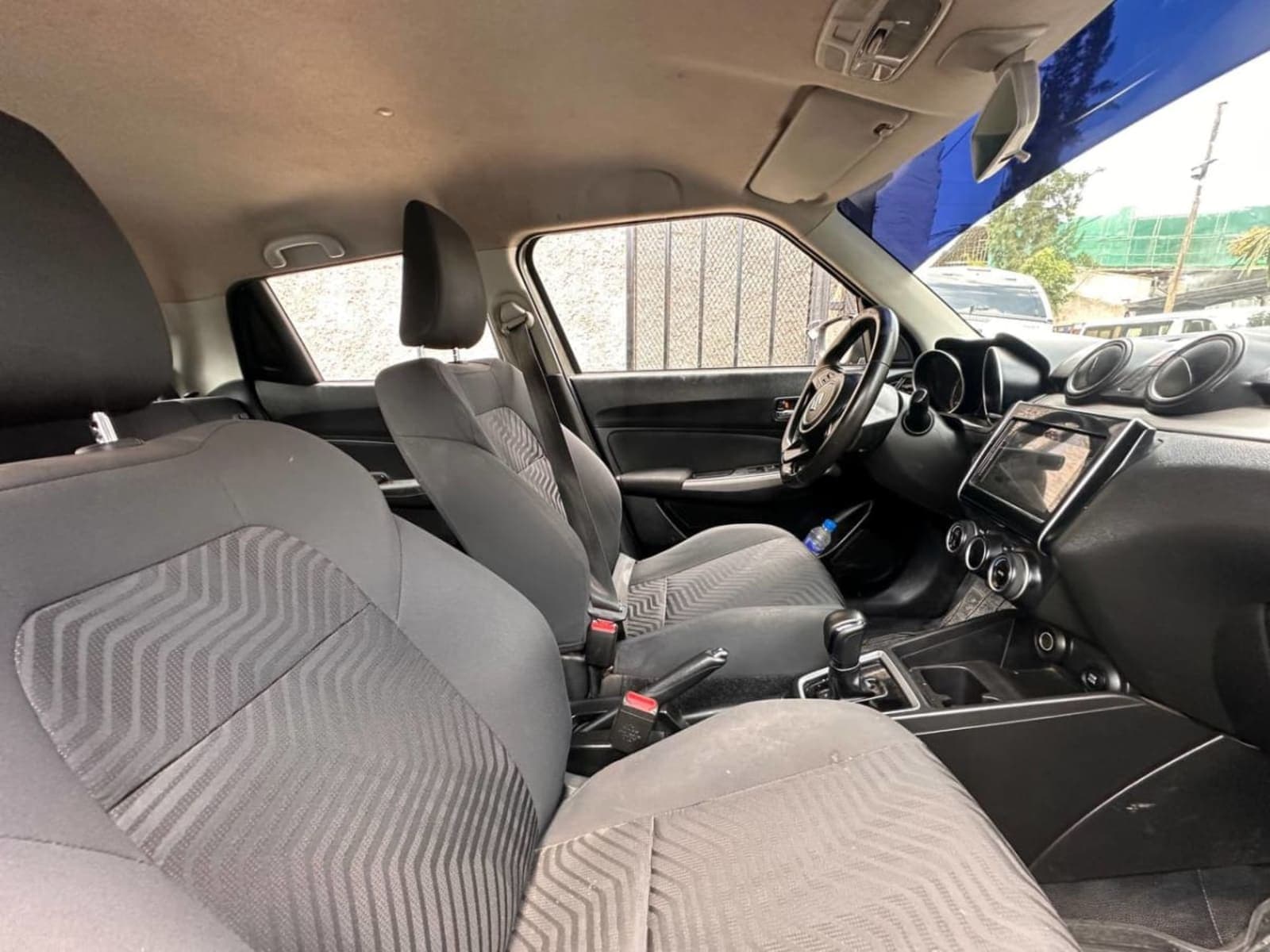 2022 Suzuki Swift — photo 2
