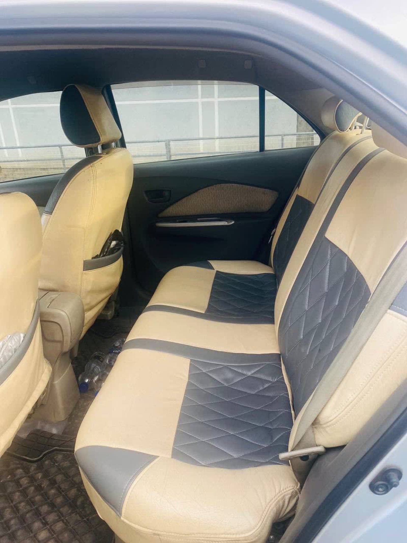2010 Toyota Yaris Belta — photo 1