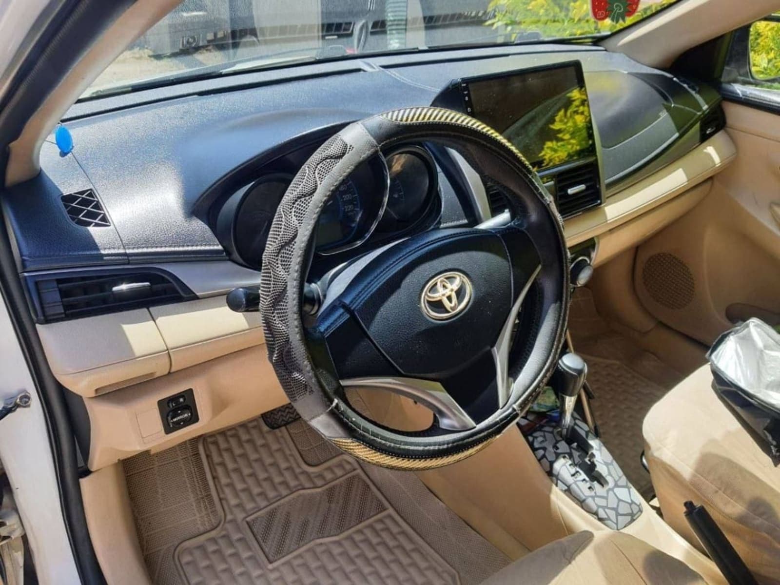 2016 Toyota Yaris Sedan — photo 2