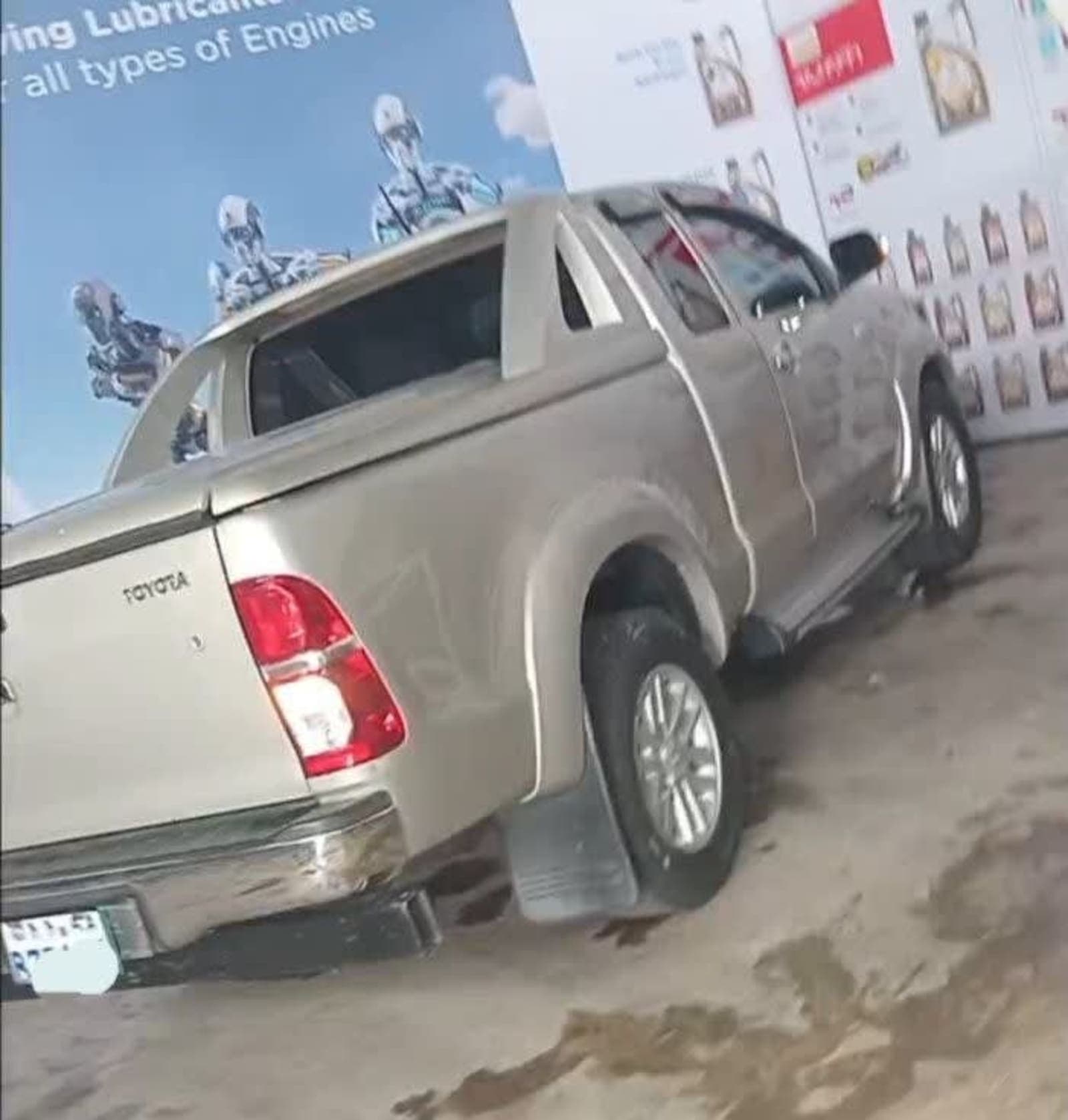 2015 Toyota Hilux Kin Cab — photo 3