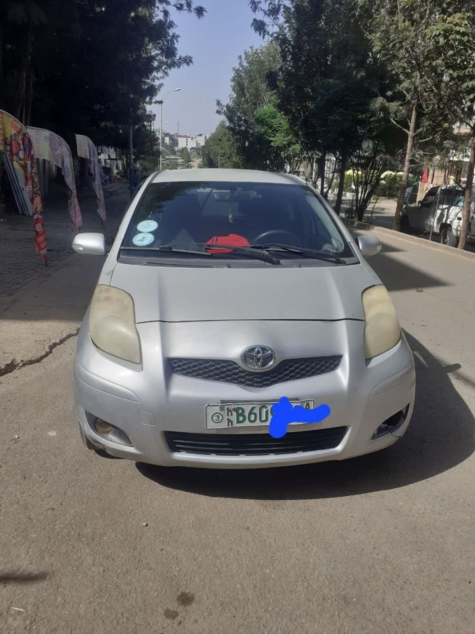 2010 Toyota Yaris Compact — photo 6