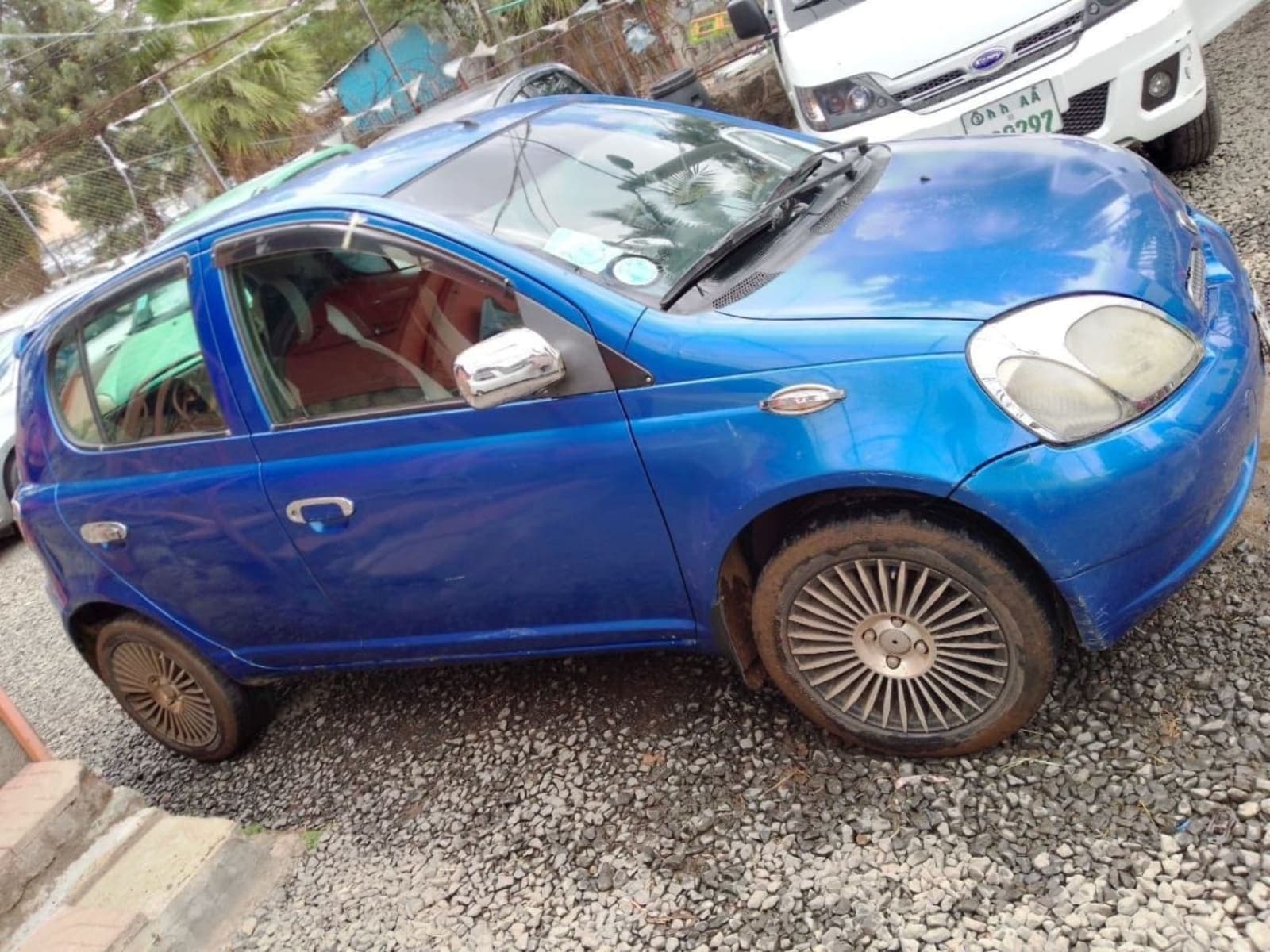 2001 Toyota Vitz — photo 2