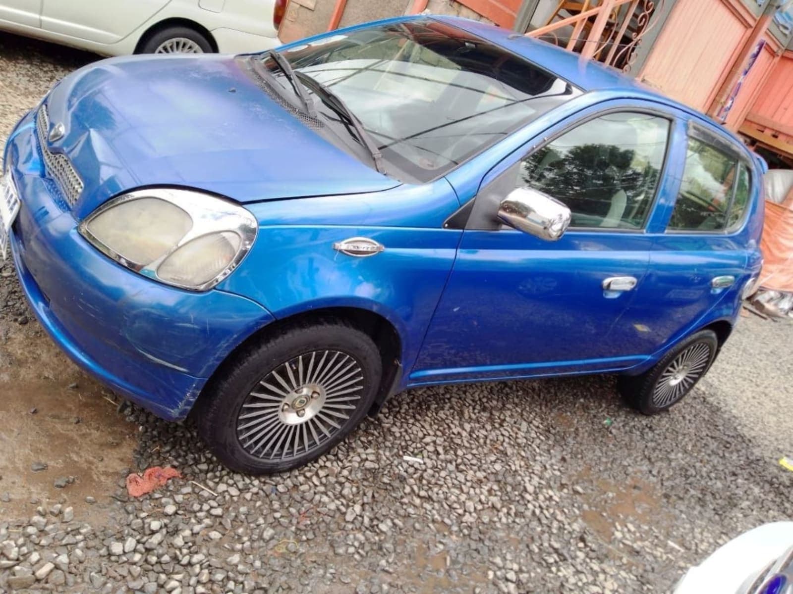 2001 Toyota Vitz — photo 3