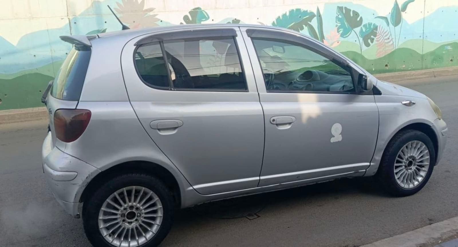 2004 Toyota Vitz — photo 3