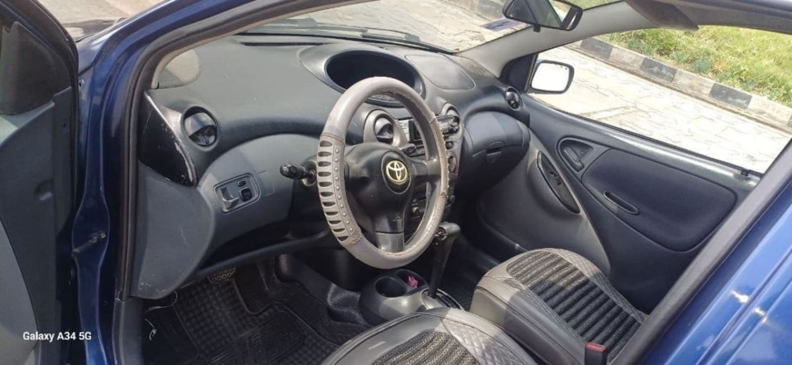 2001 Toyota Vitz