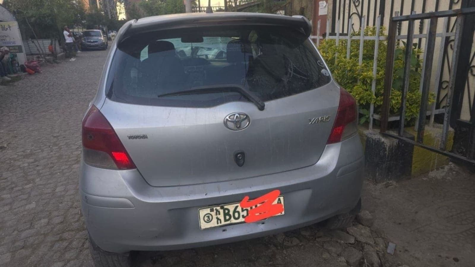 2010 Toyota Yaris Compact — photo 1