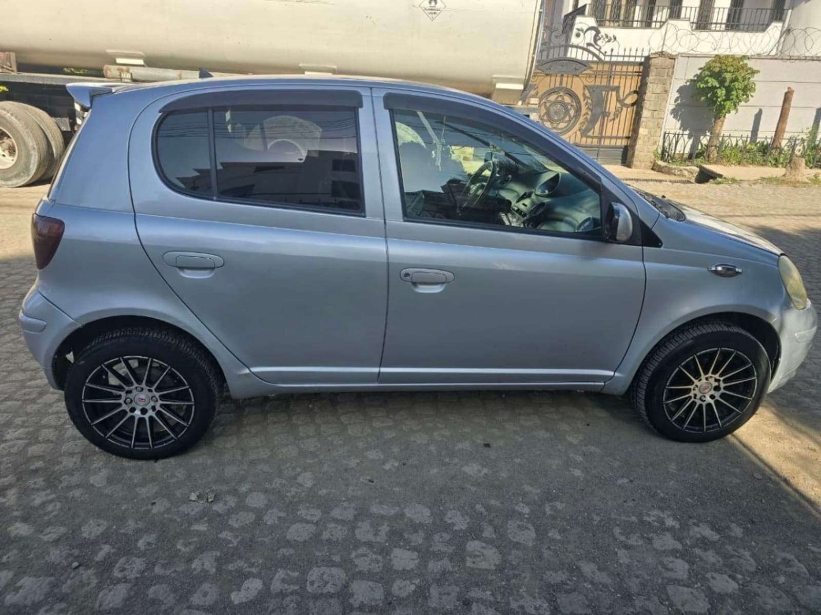 2004 Toyota Vitz — photo 3