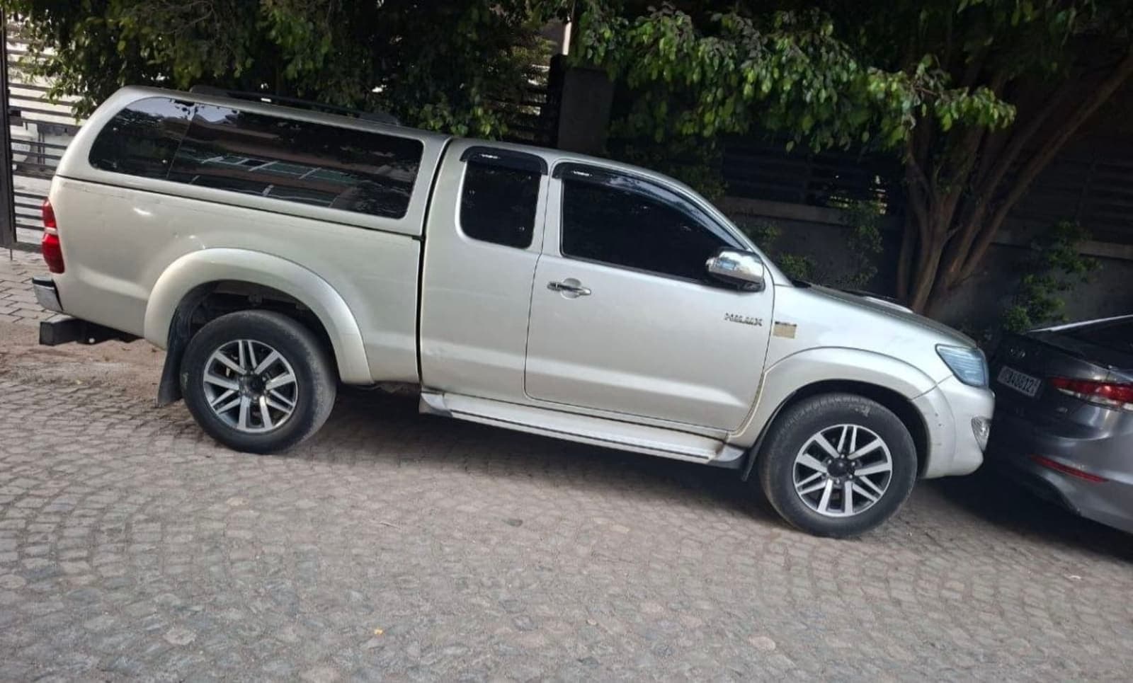 2014 Toyota Hilux King Cab โ photo 1