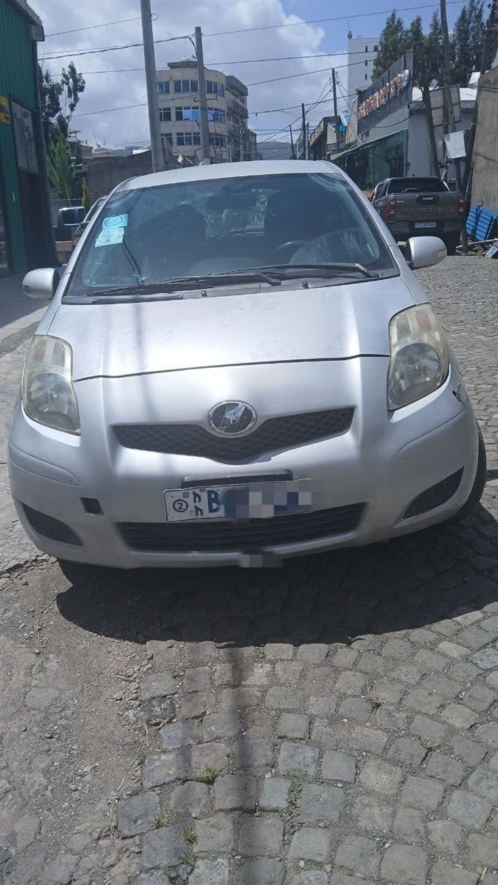 2010 Toyota Yaris Compact — photo 1