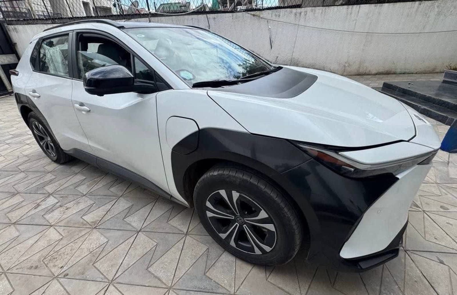 2023 Toyota BZ4X EV — photo 4