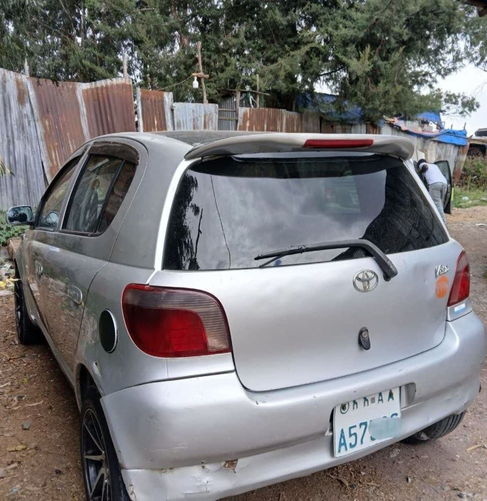 2001 Toyota Vitz — photo 2