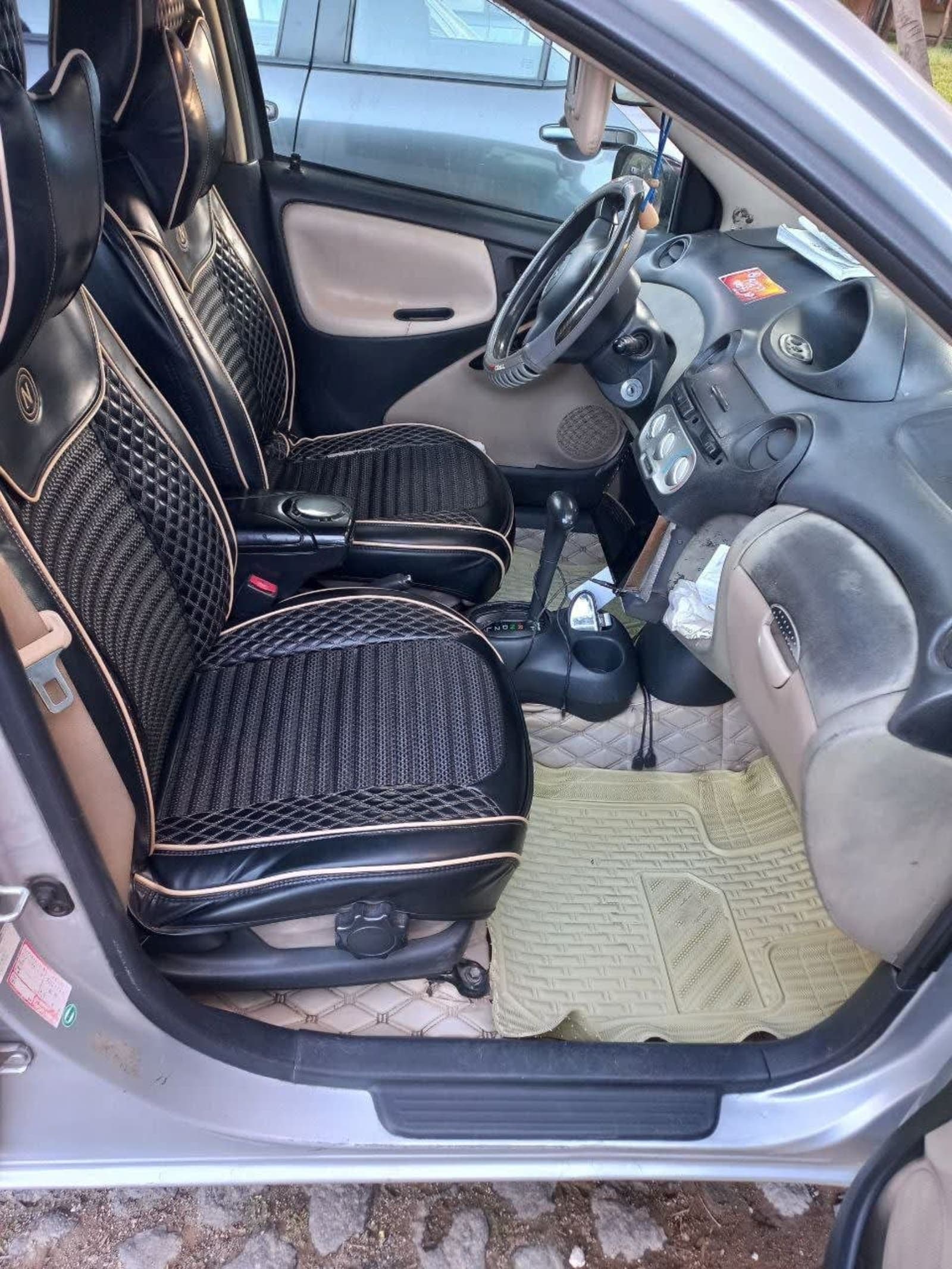 2004 Toyota Vitz — photo 3