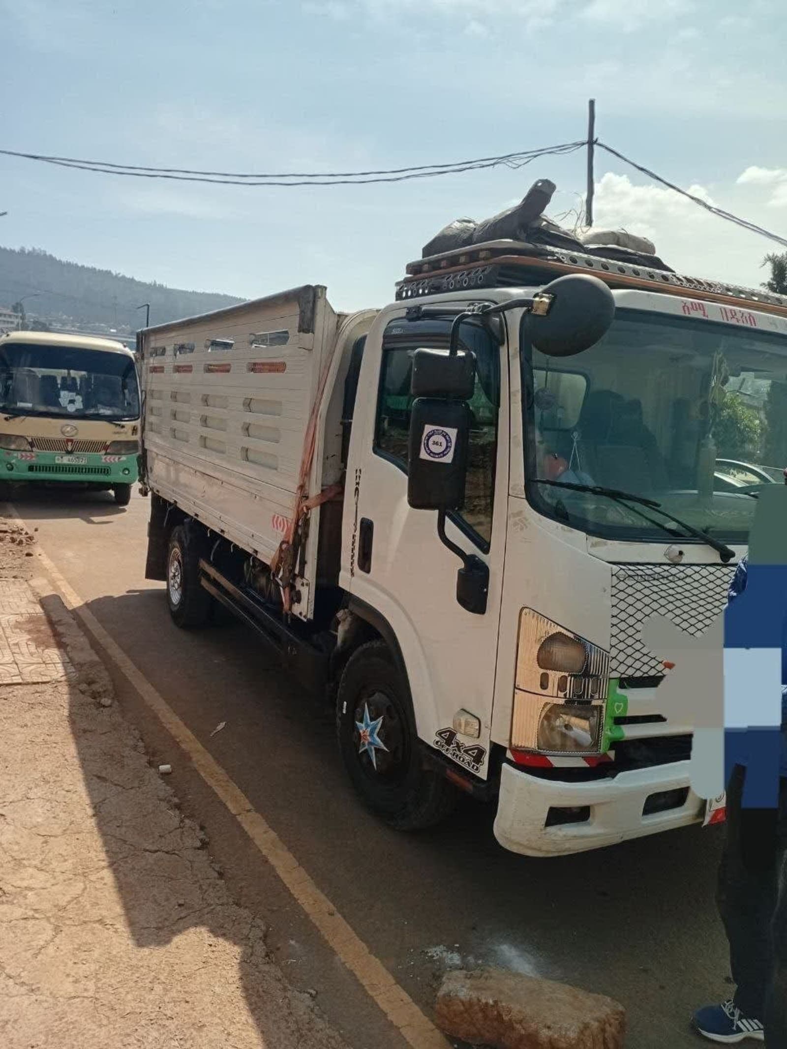 2021 Isuzu Obama — photo 3