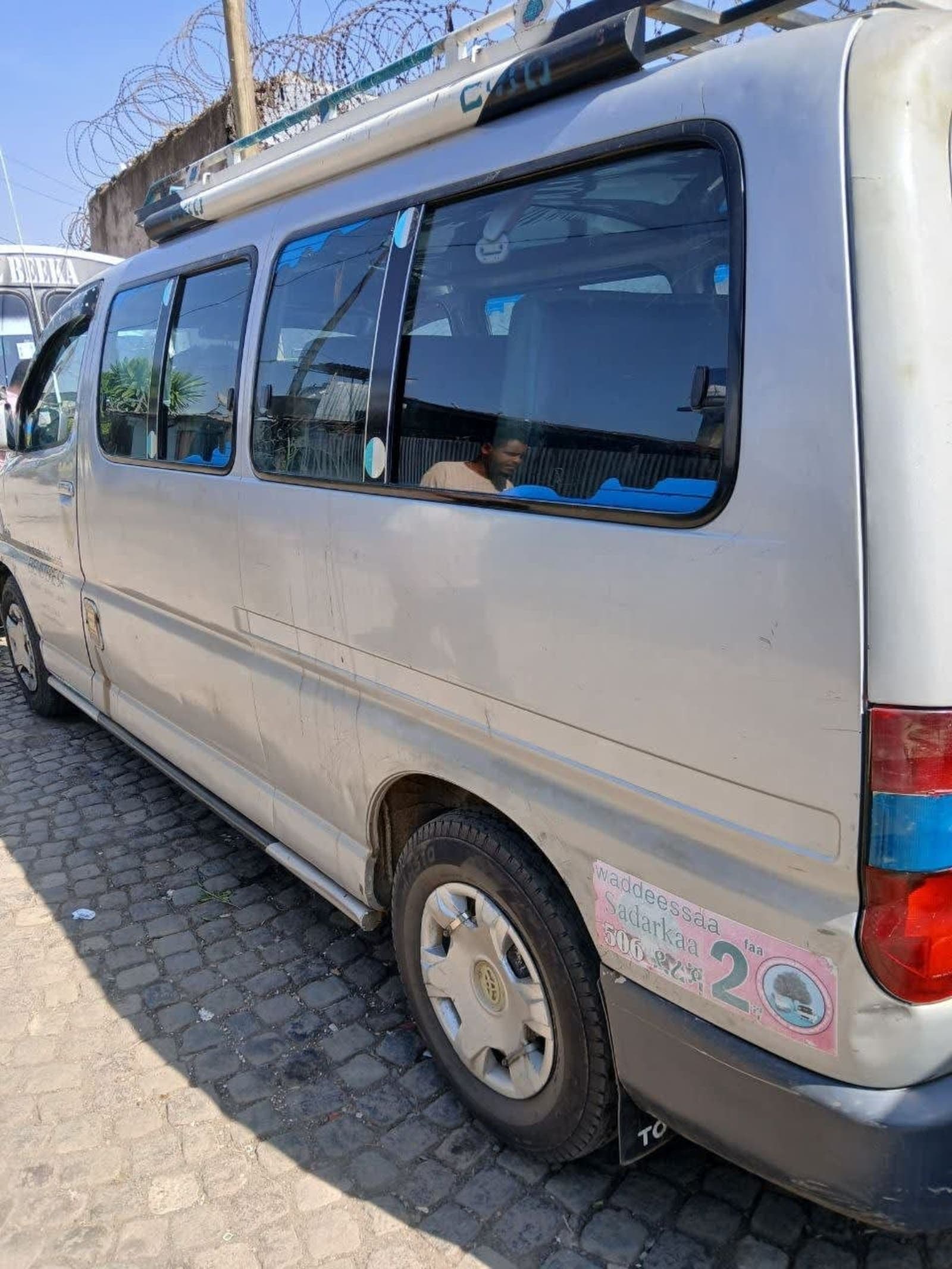 2006 Toyota Dolphin — photo 2