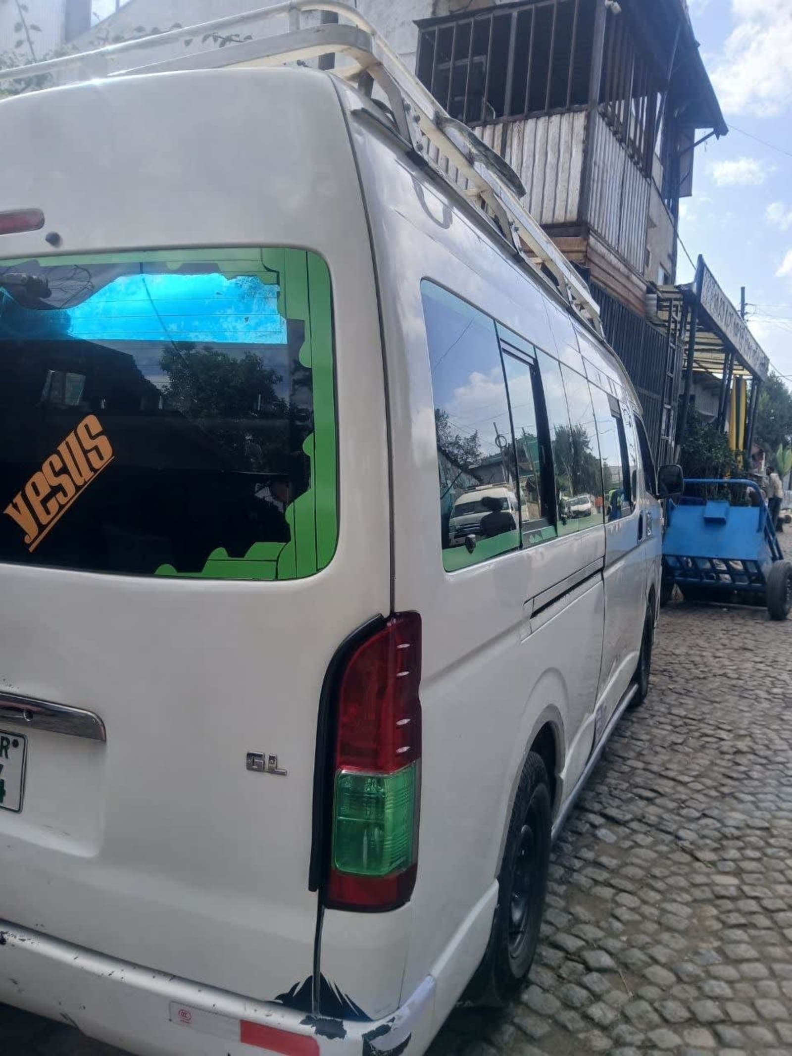 2012 Toyota Hiroof — photo 3