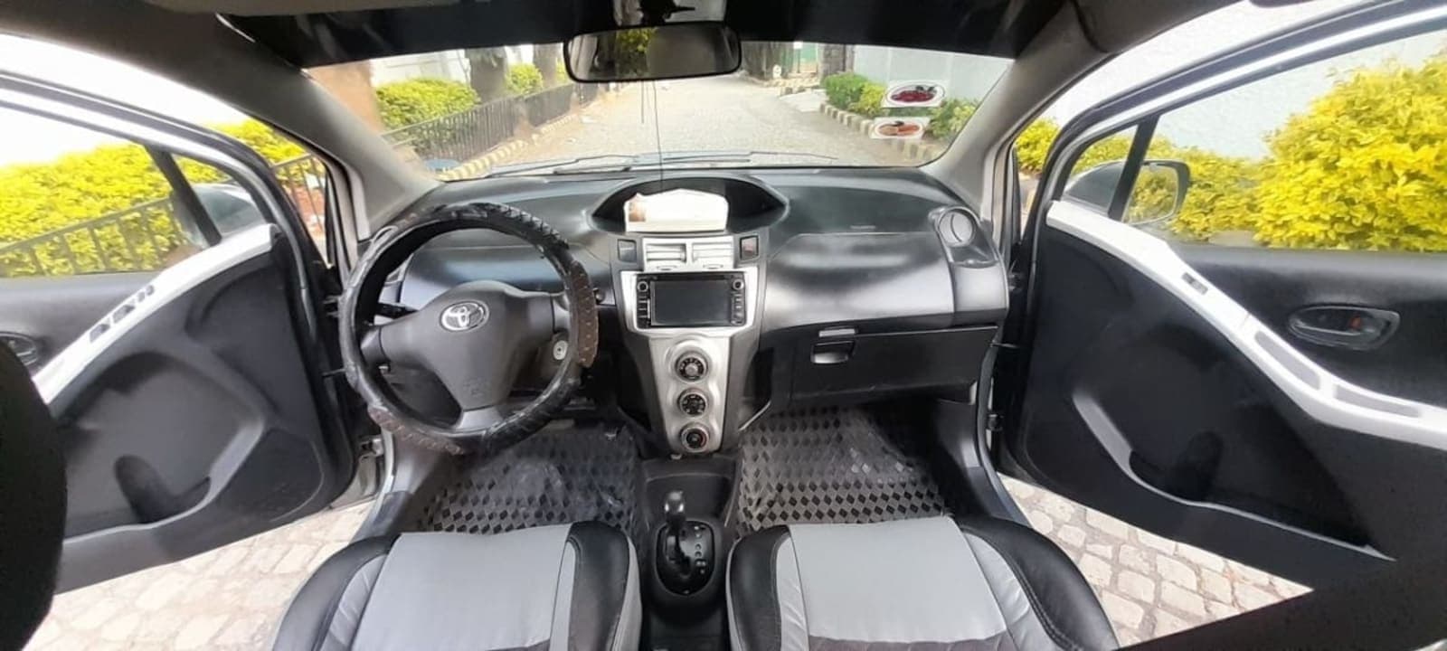 2007 Toyota Yaris Compact — photo 3