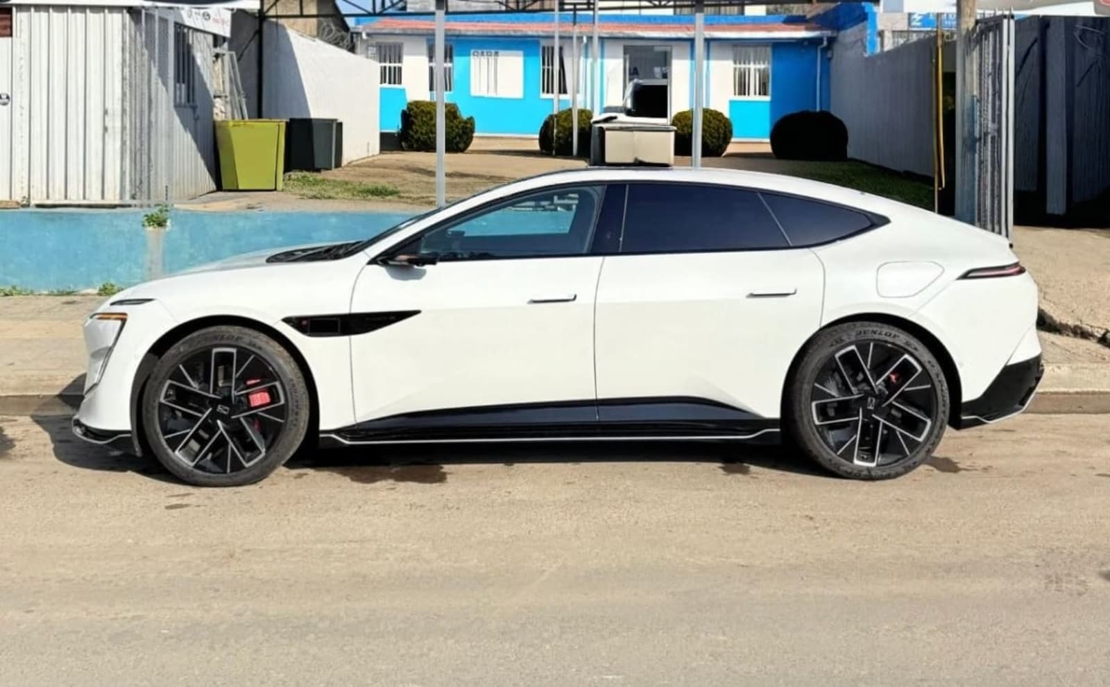 2022 Tesla Y — photo 2