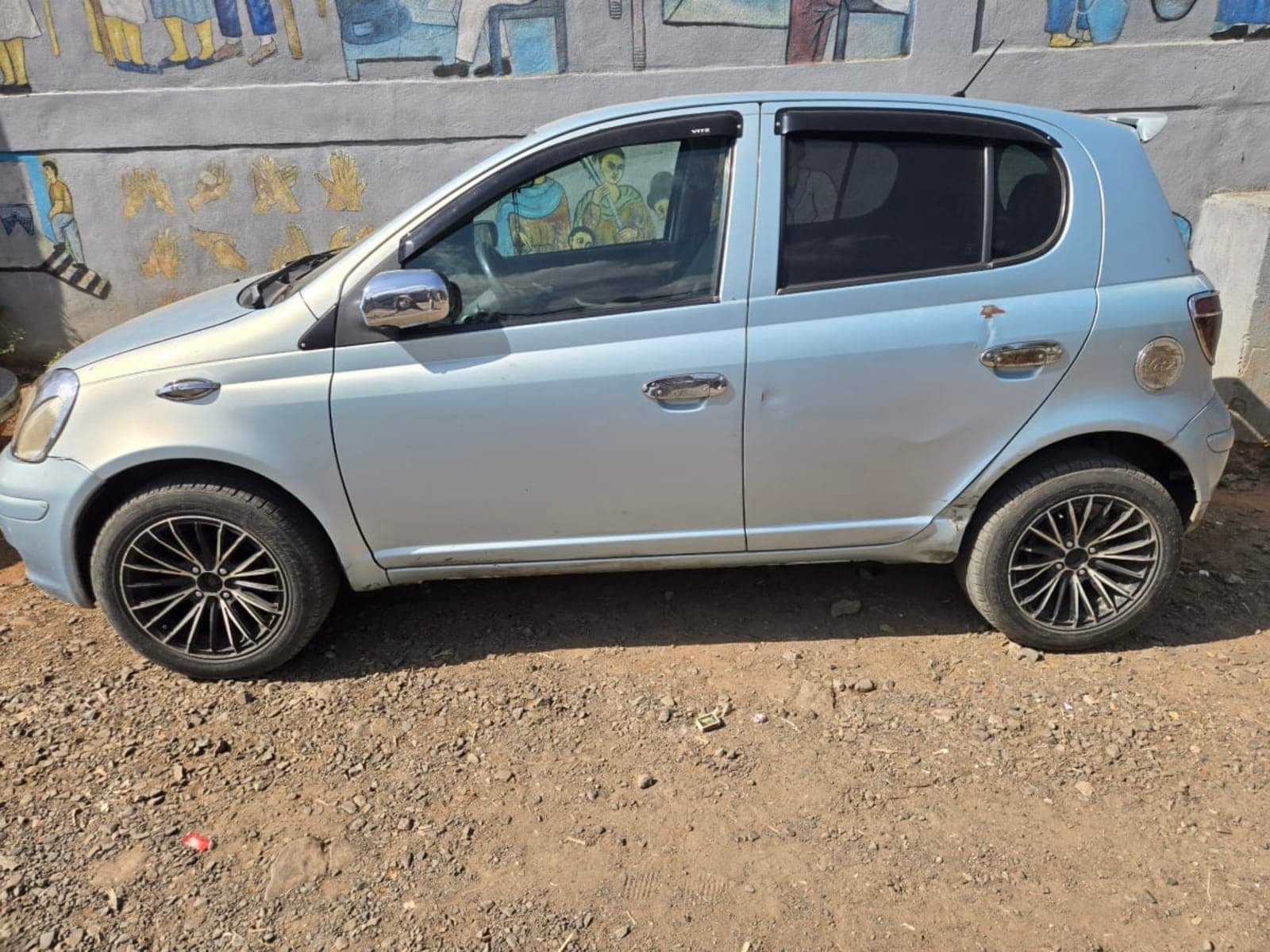 2004 Toyota Vitz