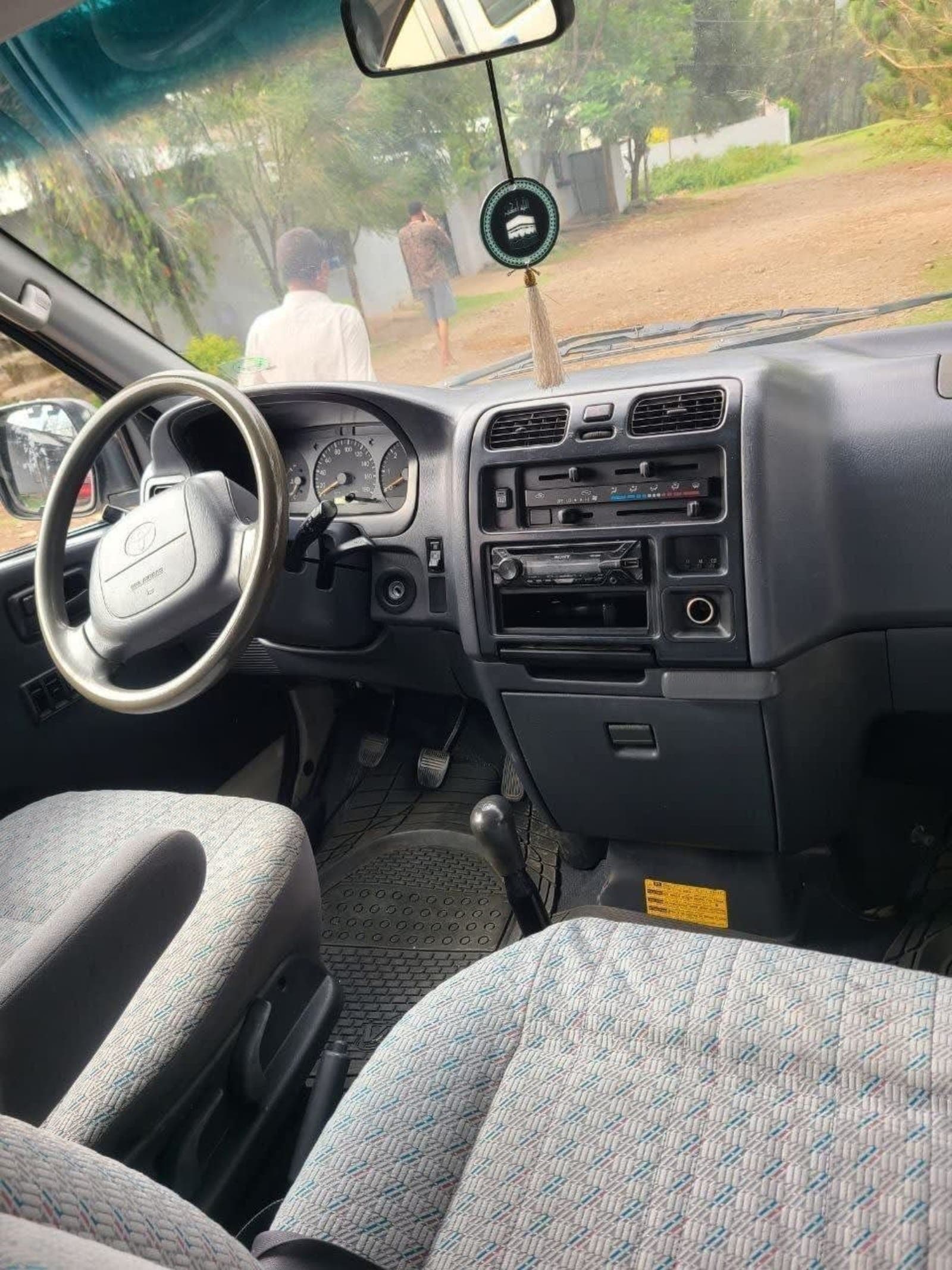 2006 Toyota Hiace Dolphin — photo 2