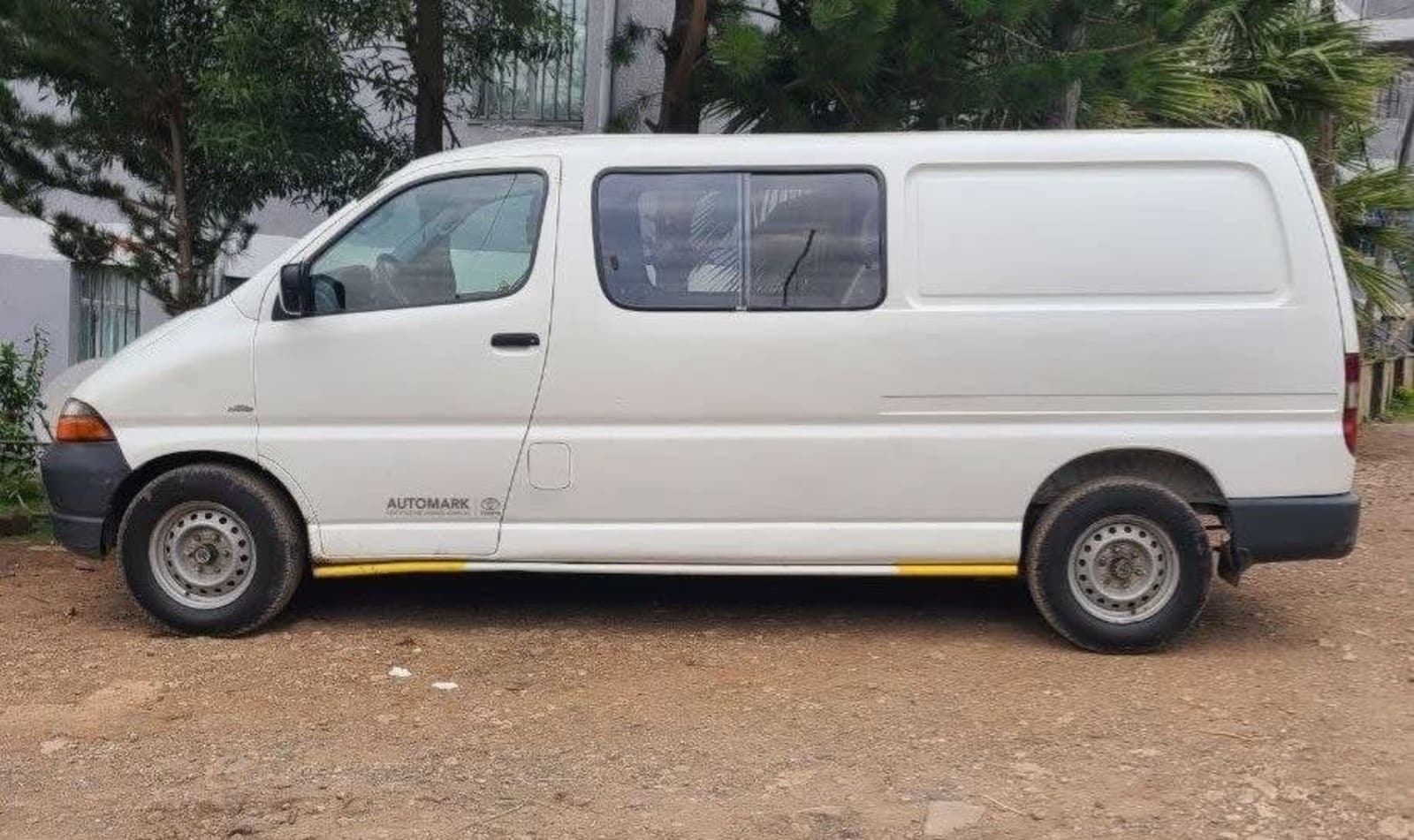 2006 Toyota Hiace Dolphin — photo 4