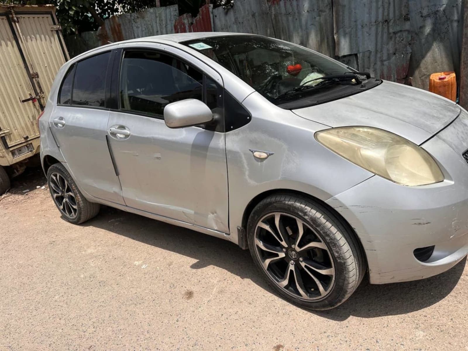 2007 Toyota Yaris Compact — photo 4