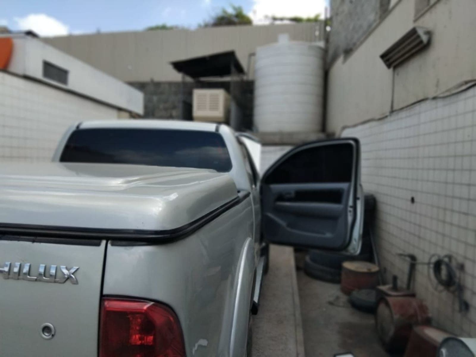 2011 Toyota Hilux — photo 2
