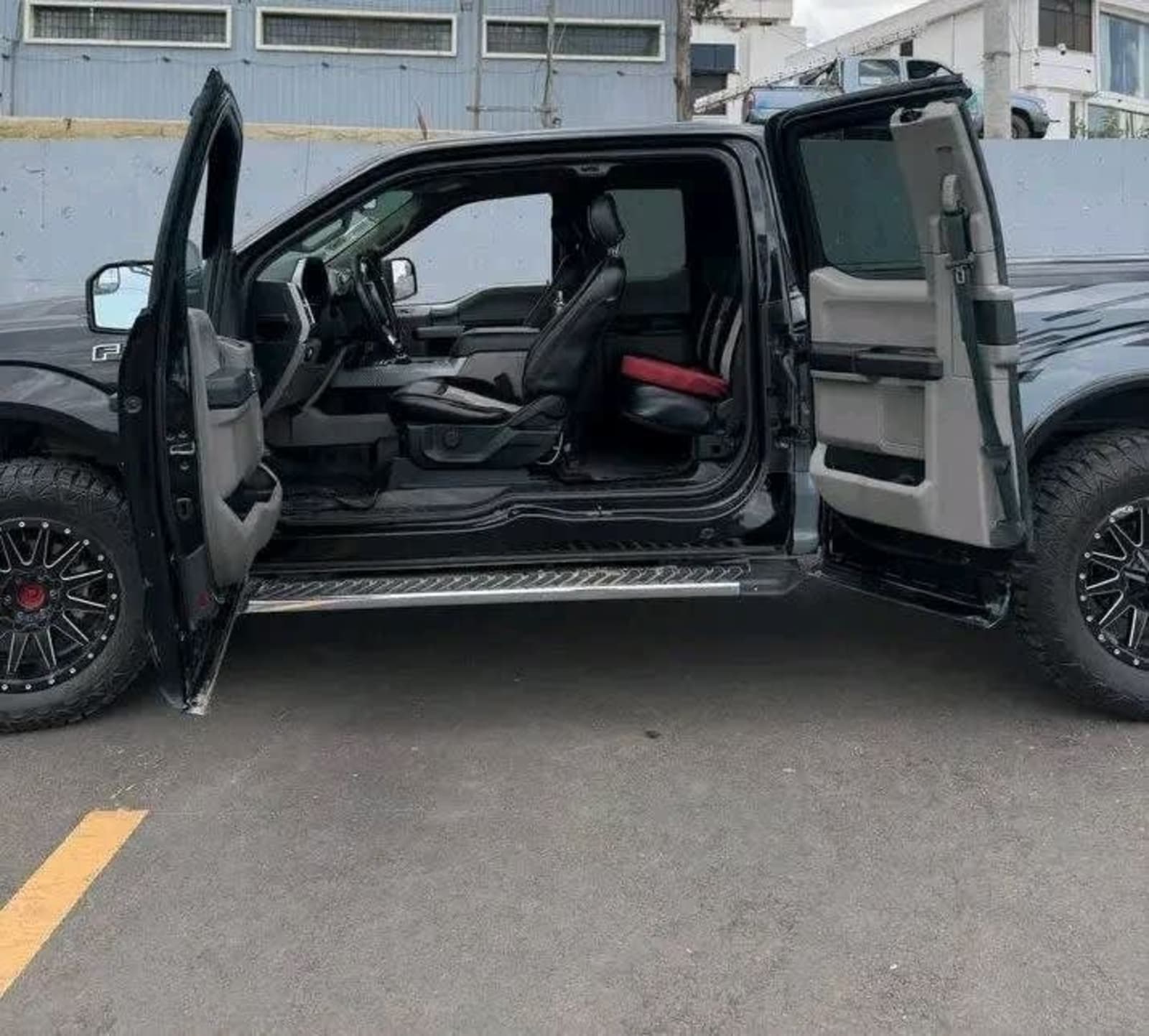 2020 Ford F150 Xlt — photo 4