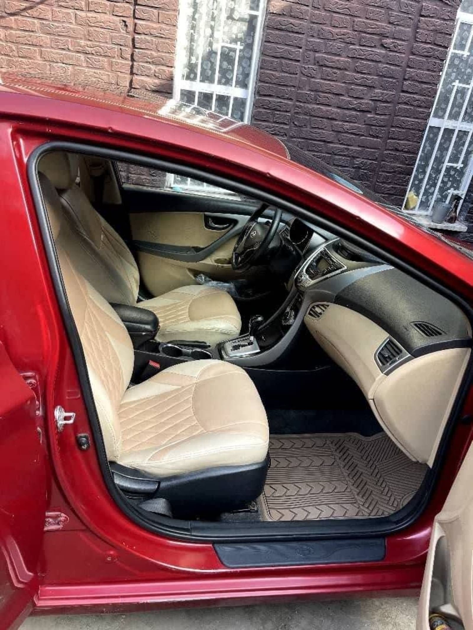 2012 Hyundai Elantra — photo 4