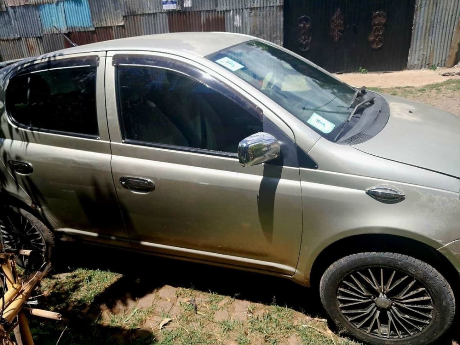 2004 Toyota Vitz