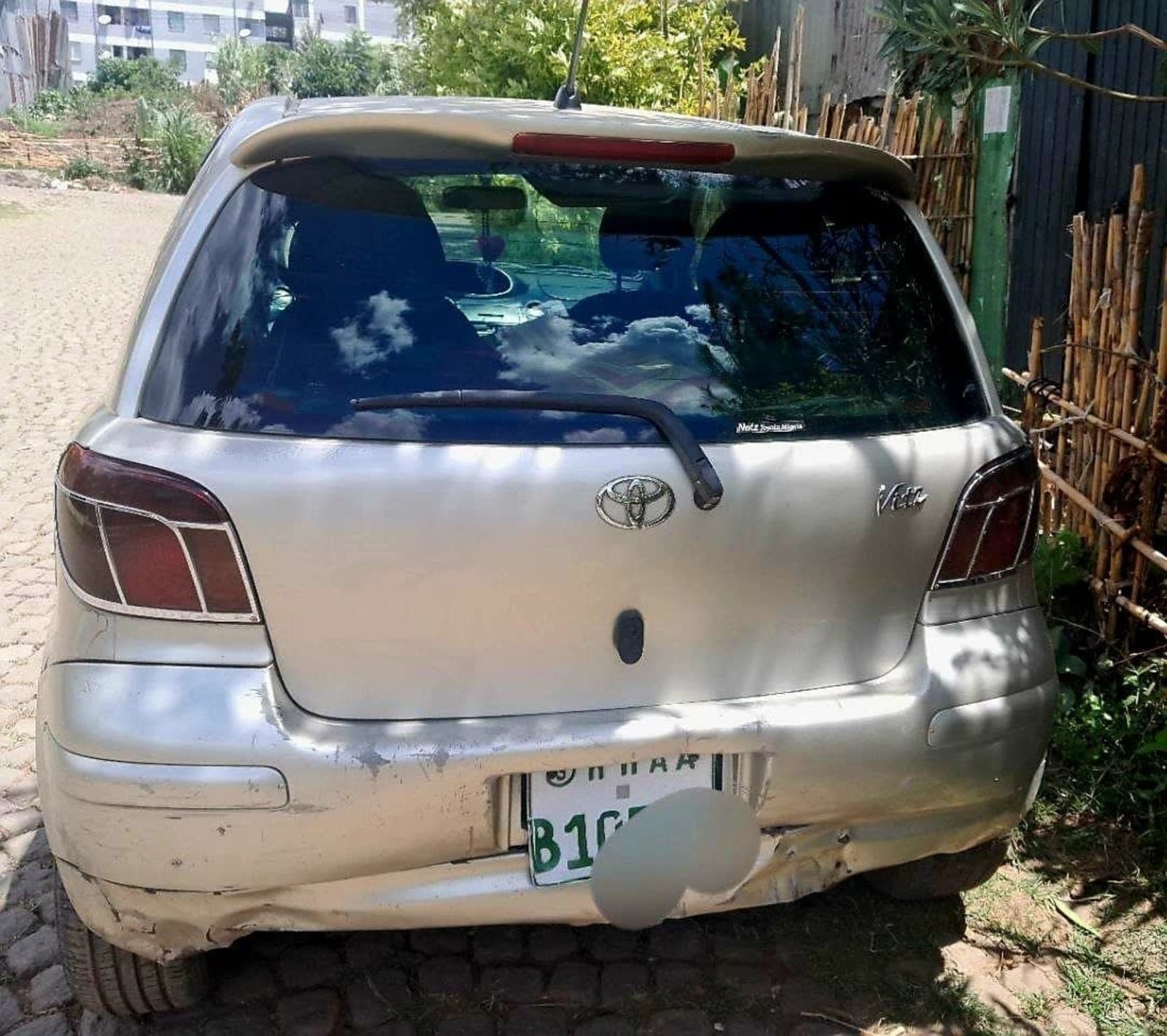 2004 Toyota Vitz — photo 2
