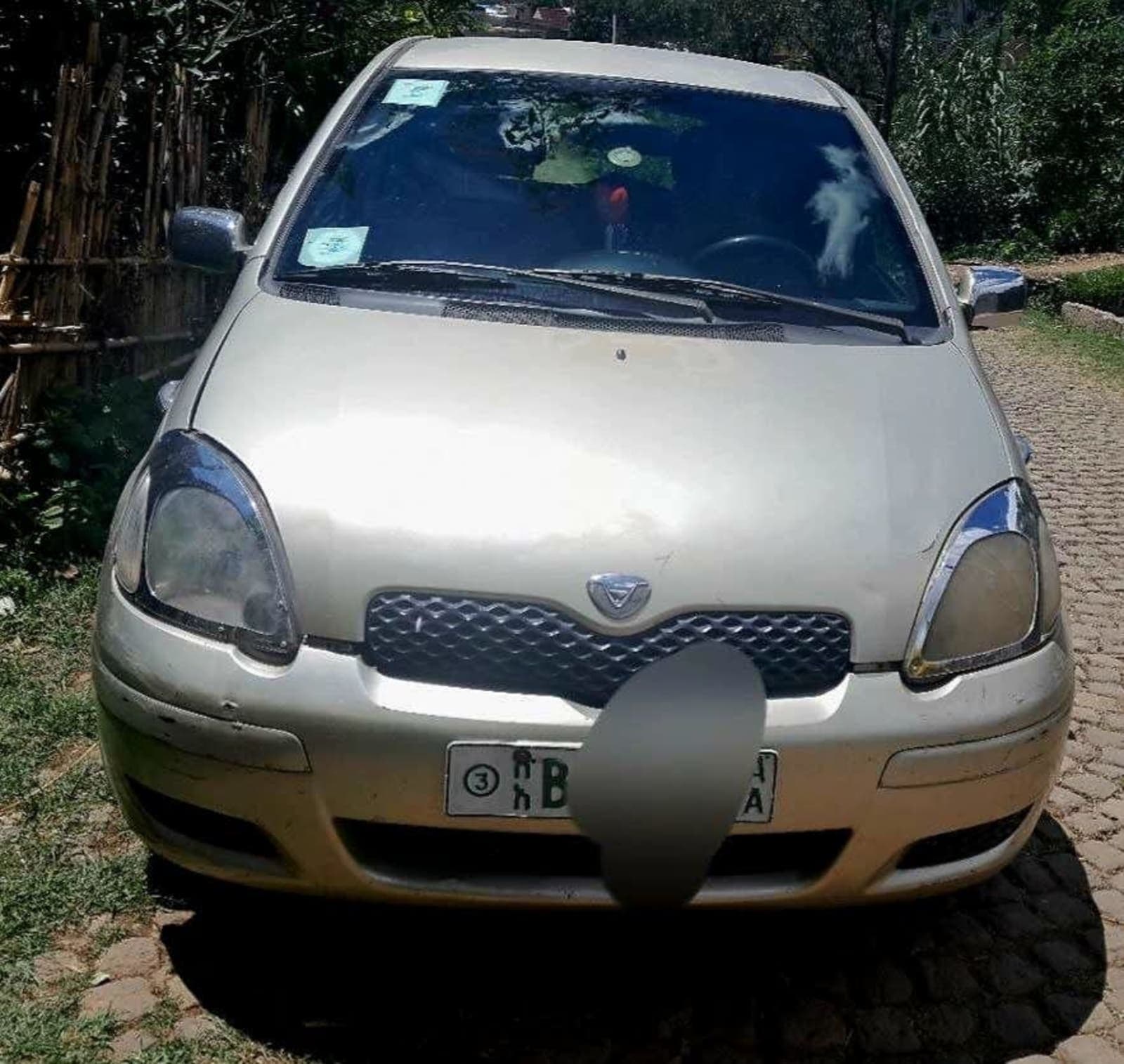 2004 Toyota Vitz — photo 4