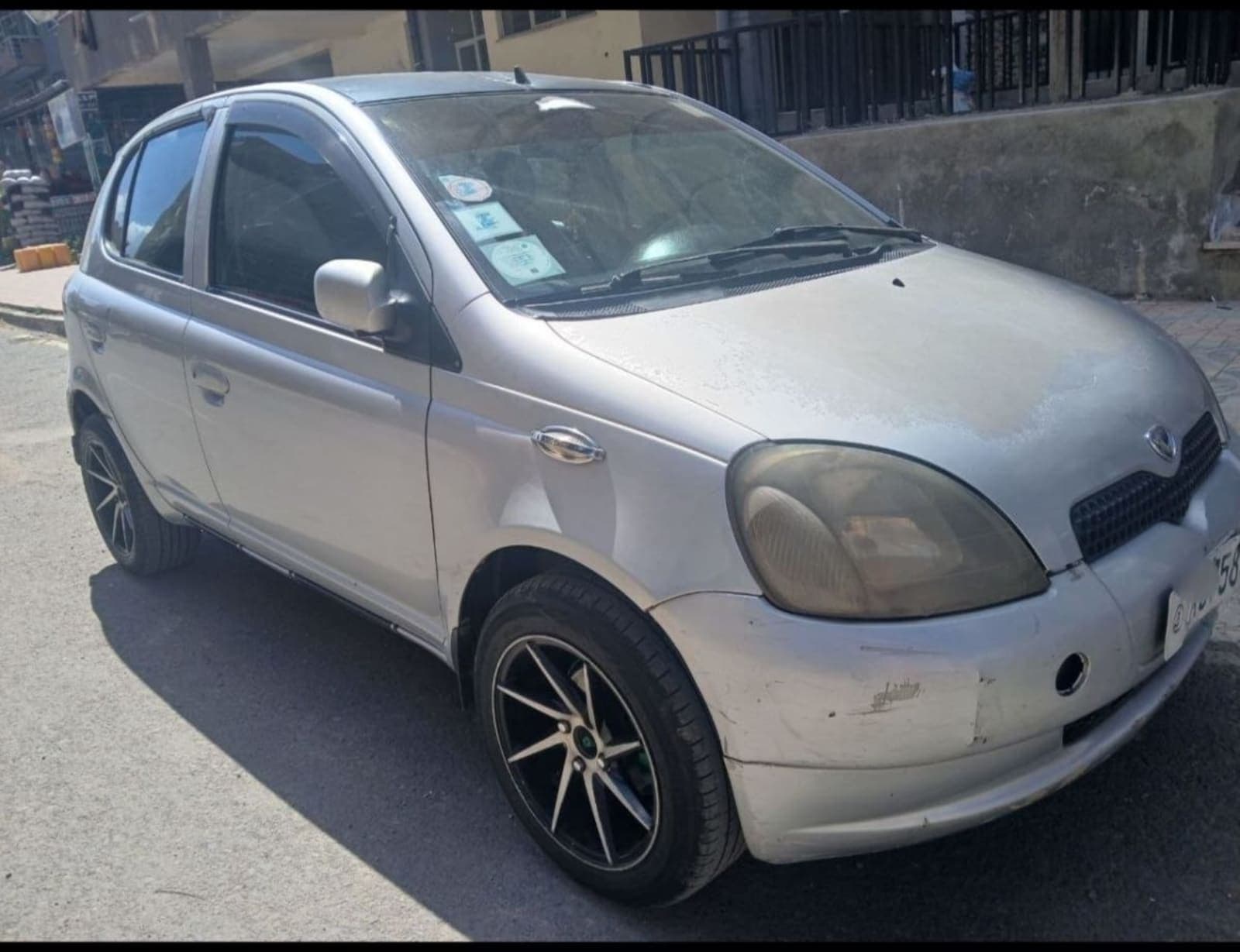 2001 Toyota Vitz — photo 2