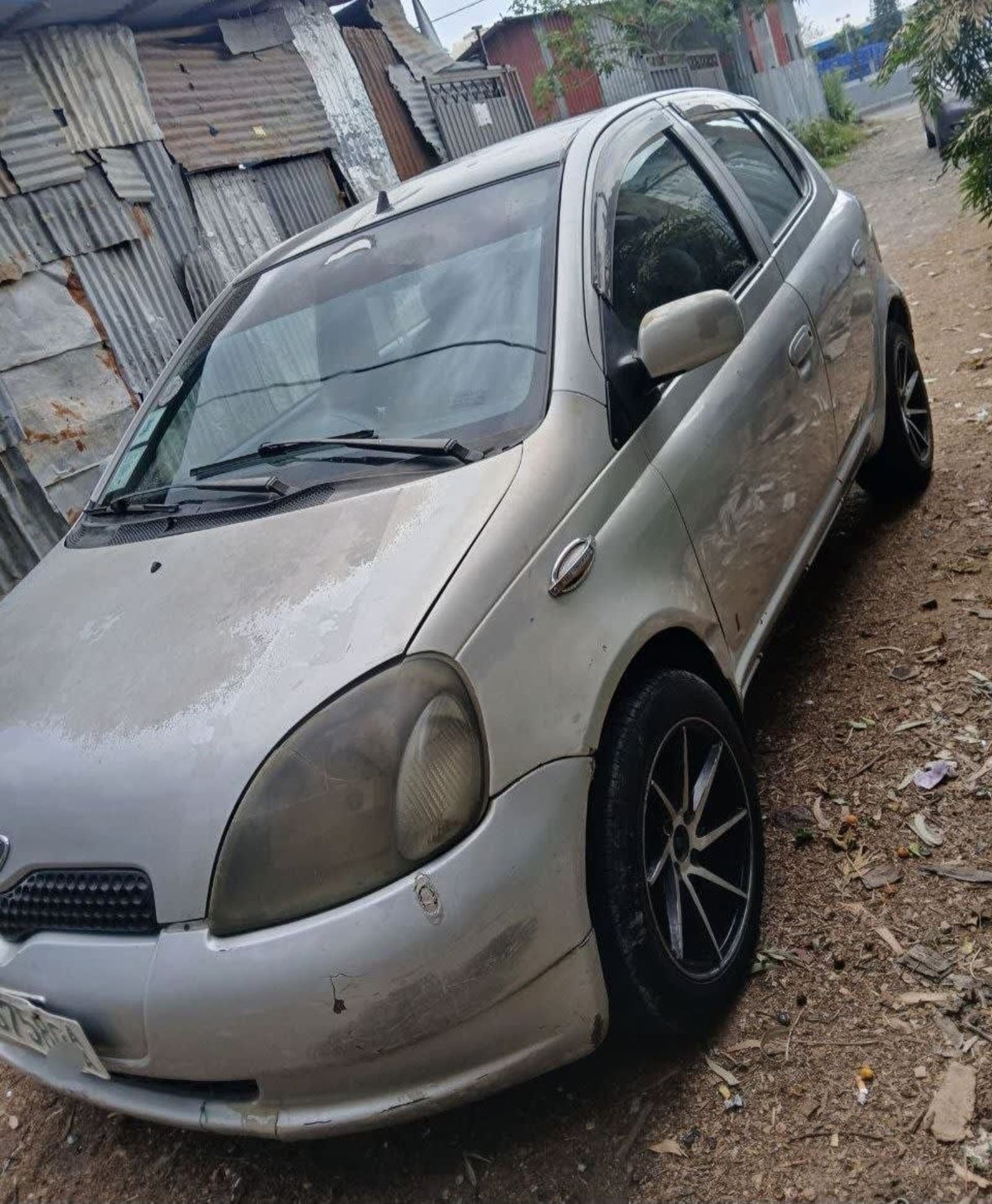 2001 Toyota Vitz — photo 6