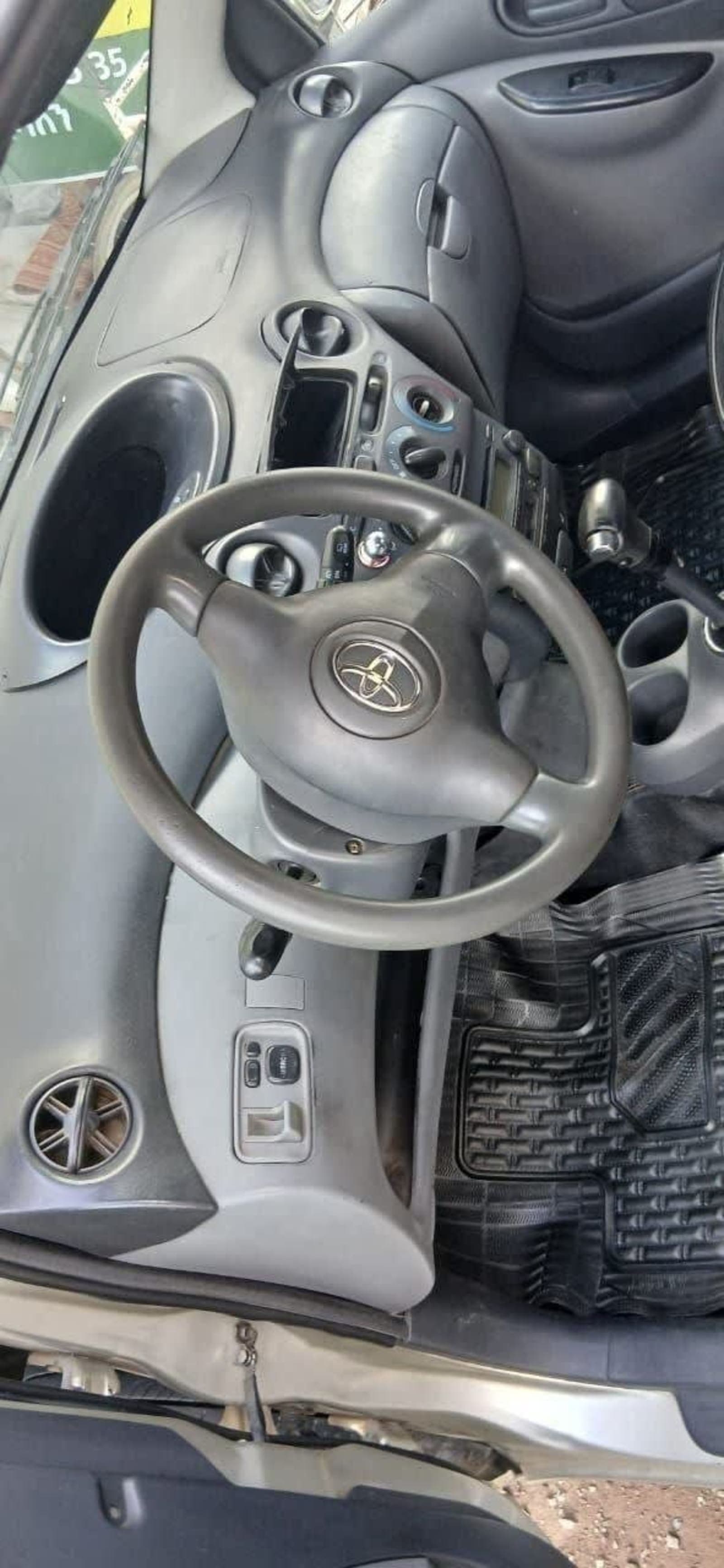 2002 Toyota Vitz